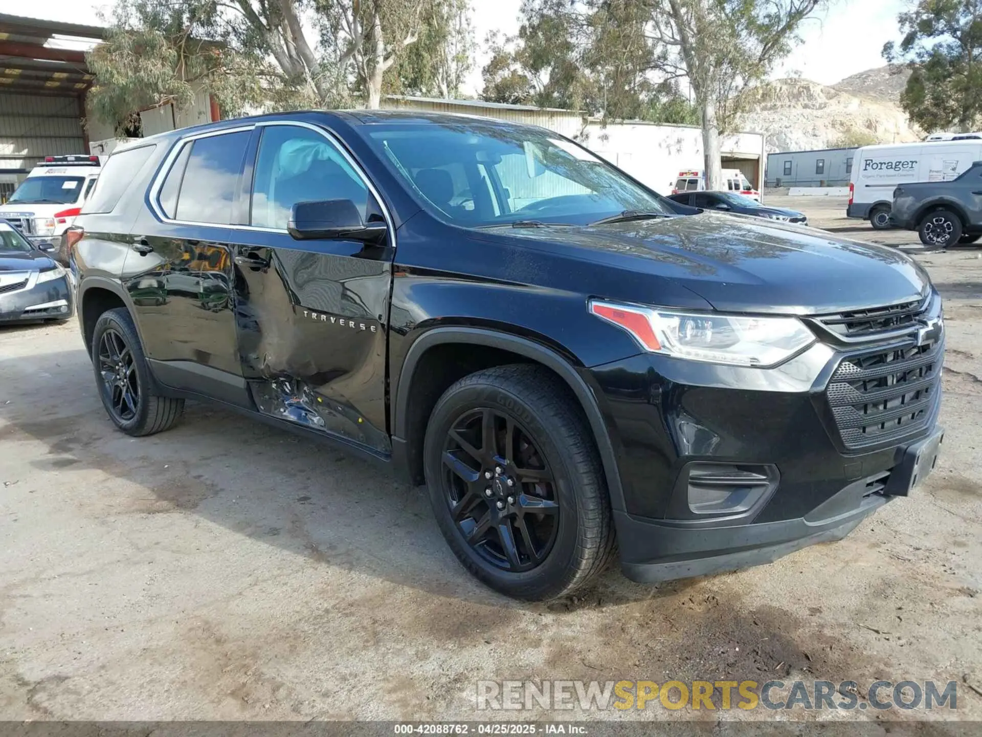 1 Photograph of a damaged car 1GNERFKW2KJ105630 CHEVROLET TRAVERSE 2019