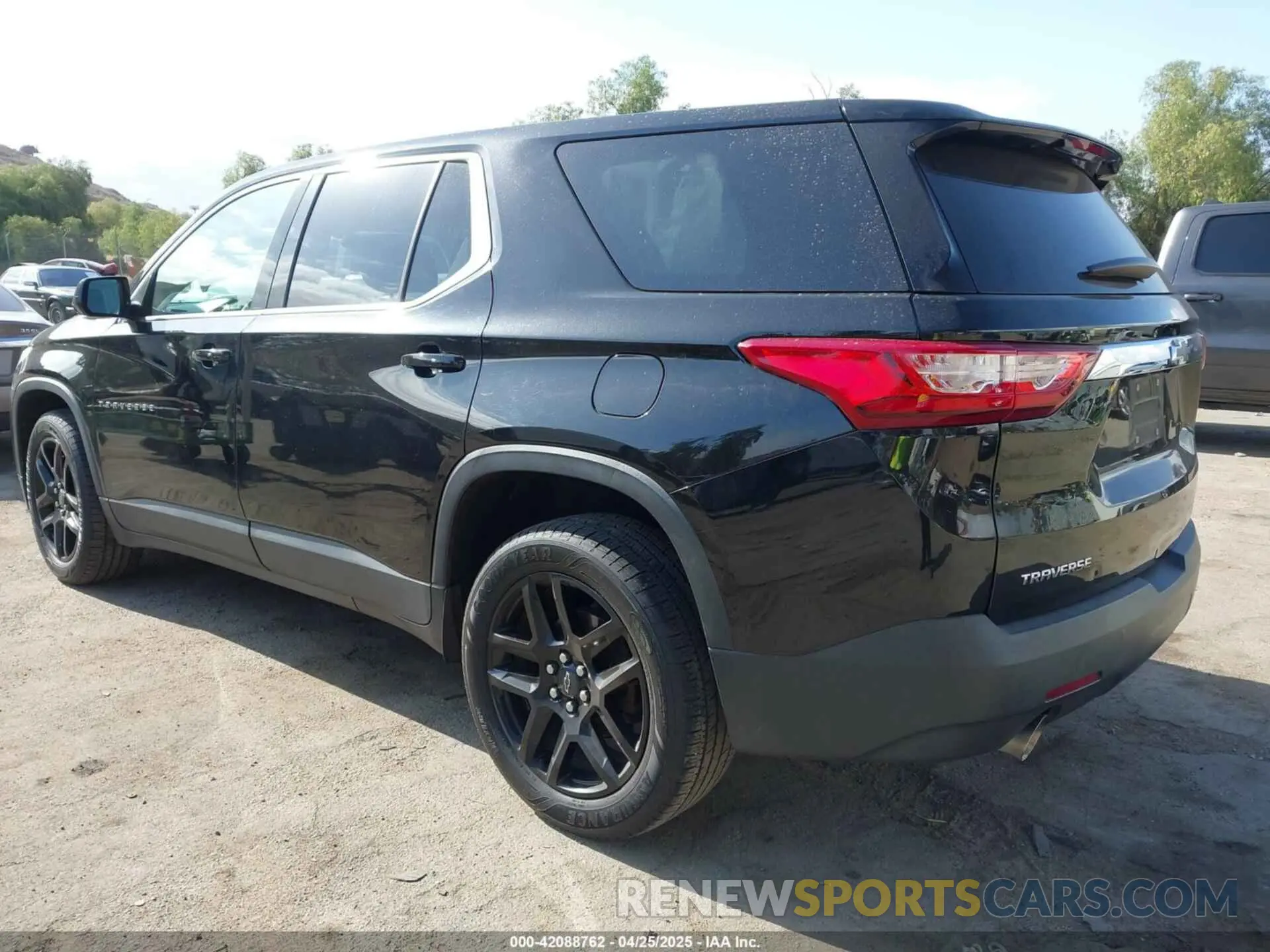 3 Photograph of a damaged car 1GNERFKW2KJ105630 CHEVROLET TRAVERSE 2019