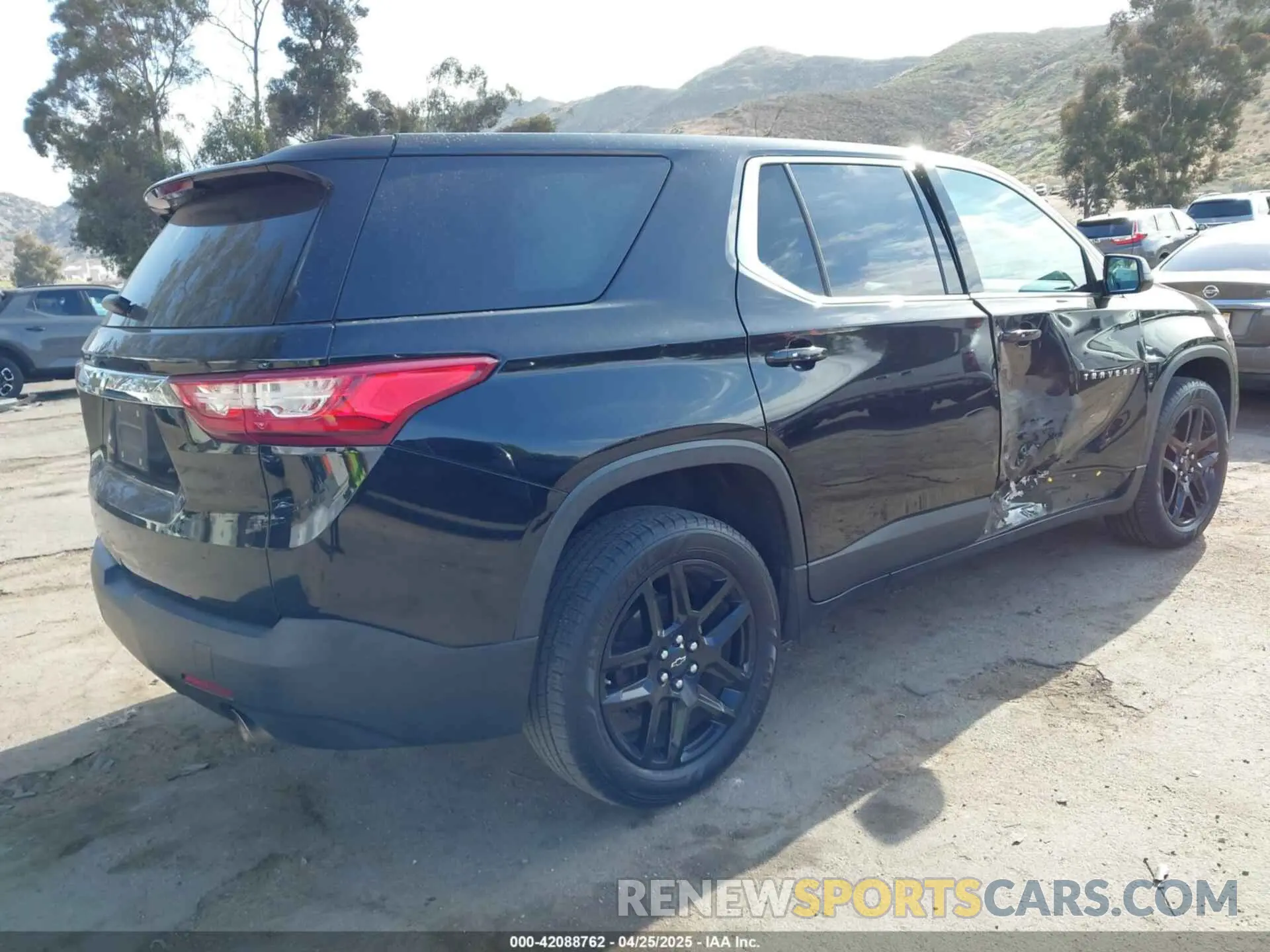 4 Photograph of a damaged car 1GNERFKW2KJ105630 CHEVROLET TRAVERSE 2019