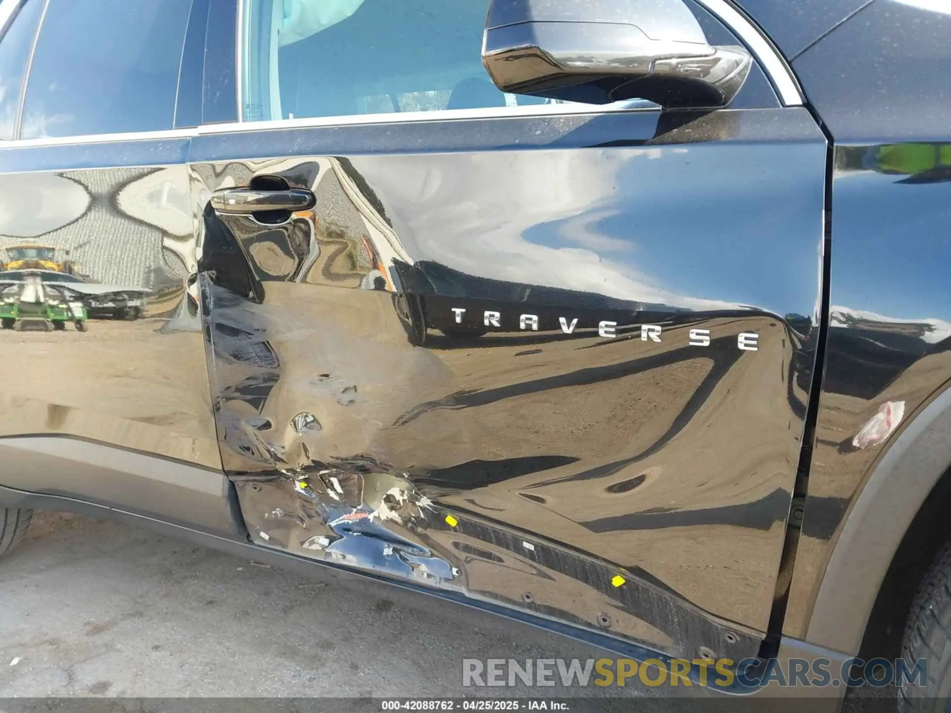 6 Photograph of a damaged car 1GNERFKW2KJ105630 CHEVROLET TRAVERSE 2019