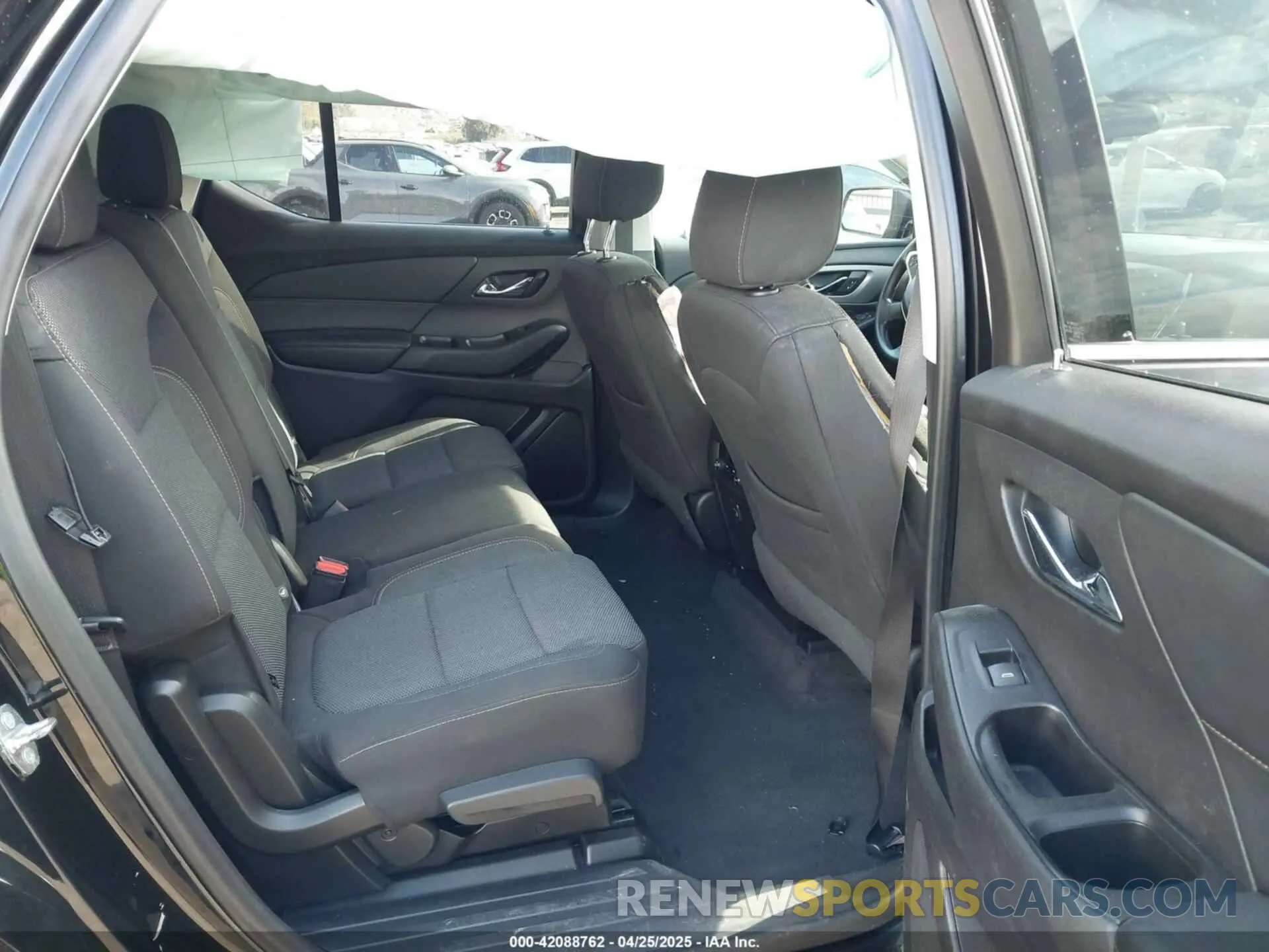 8 Photograph of a damaged car 1GNERFKW2KJ105630 CHEVROLET TRAVERSE 2019