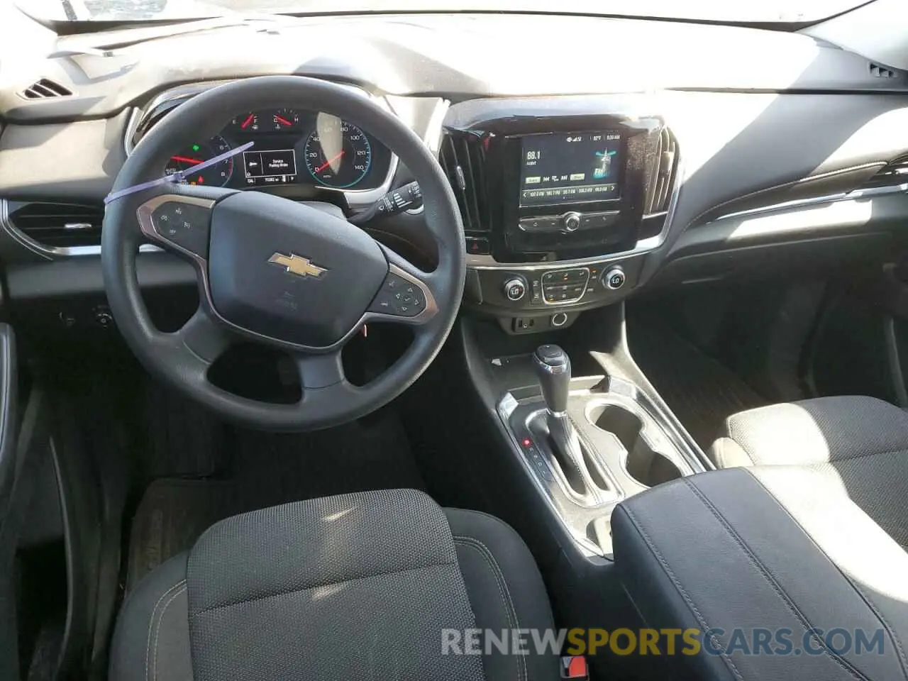 8 Photograph of a damaged car 1GNERFKW2KJ161261 CHEVROLET TRAVERSE 2019