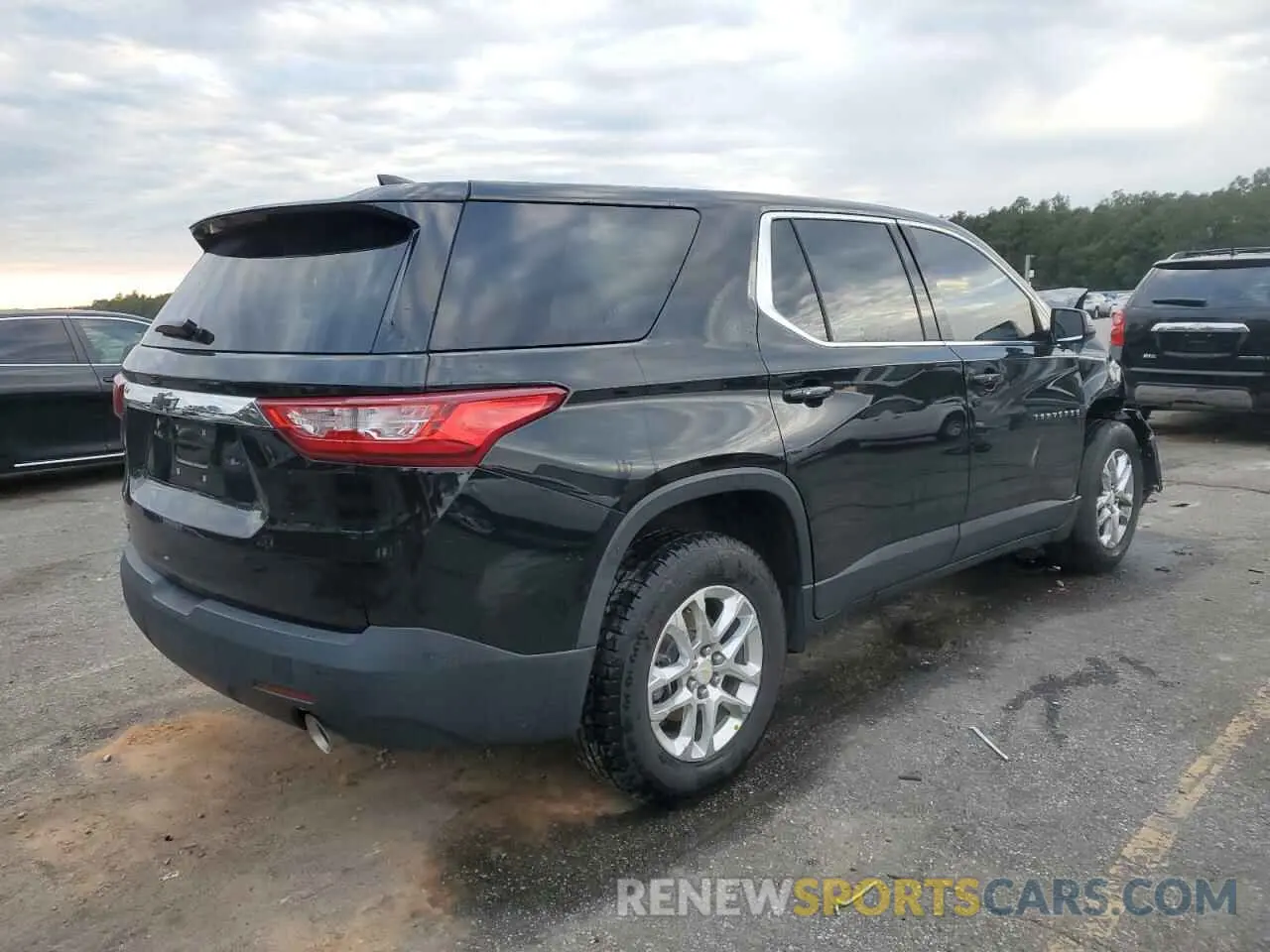 3 Photograph of a damaged car 1GNERFKW2KJ257813 CHEVROLET TRAVERSE 2019