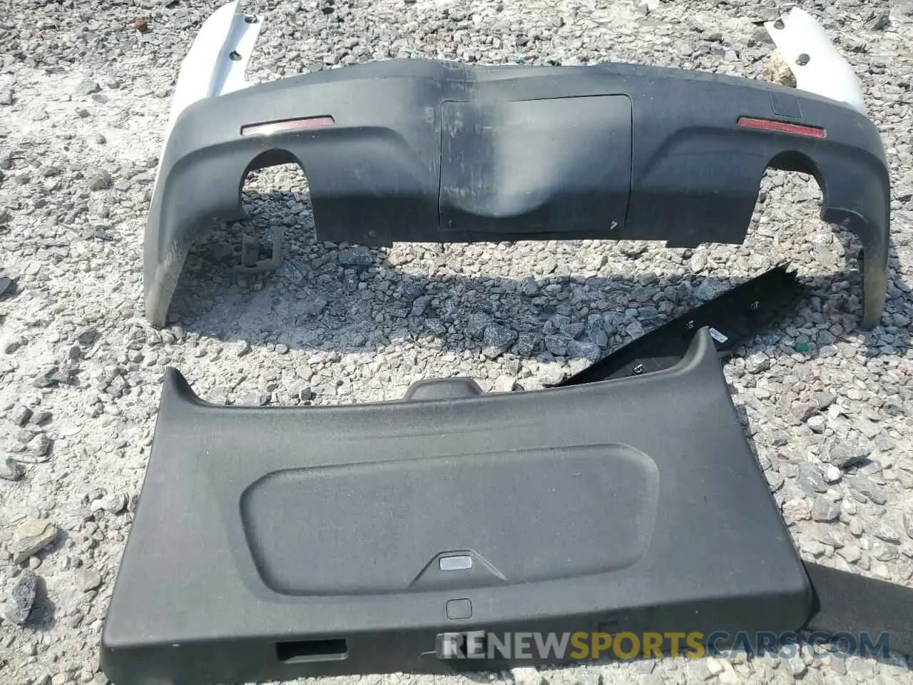 13 Photograph of a damaged car 1GNERFKW4KJ143683 CHEVROLET TRAVERSE 2019