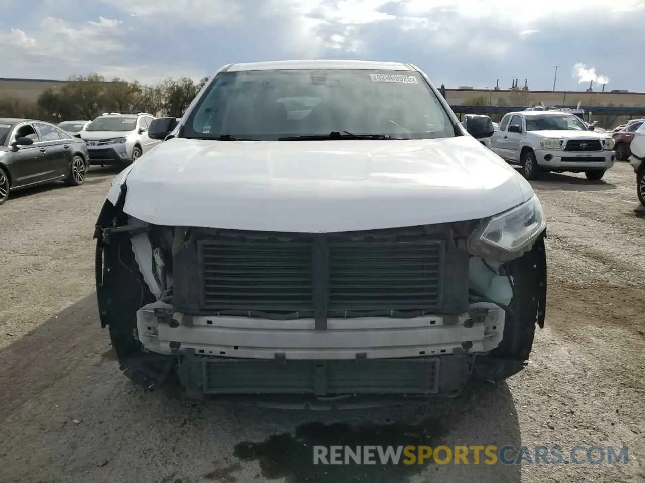 5 Photograph of a damaged car 1GNERFKW5KJ126424 CHEVROLET TRAVERSE 2019