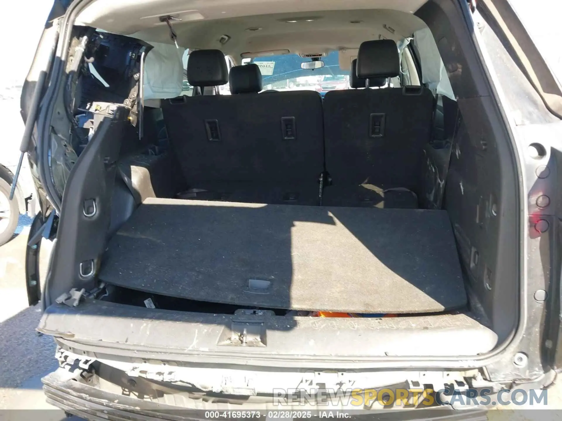8 Photograph of a damaged car 1GNERFKW5KJ283466 CHEVROLET TRAVERSE 2019