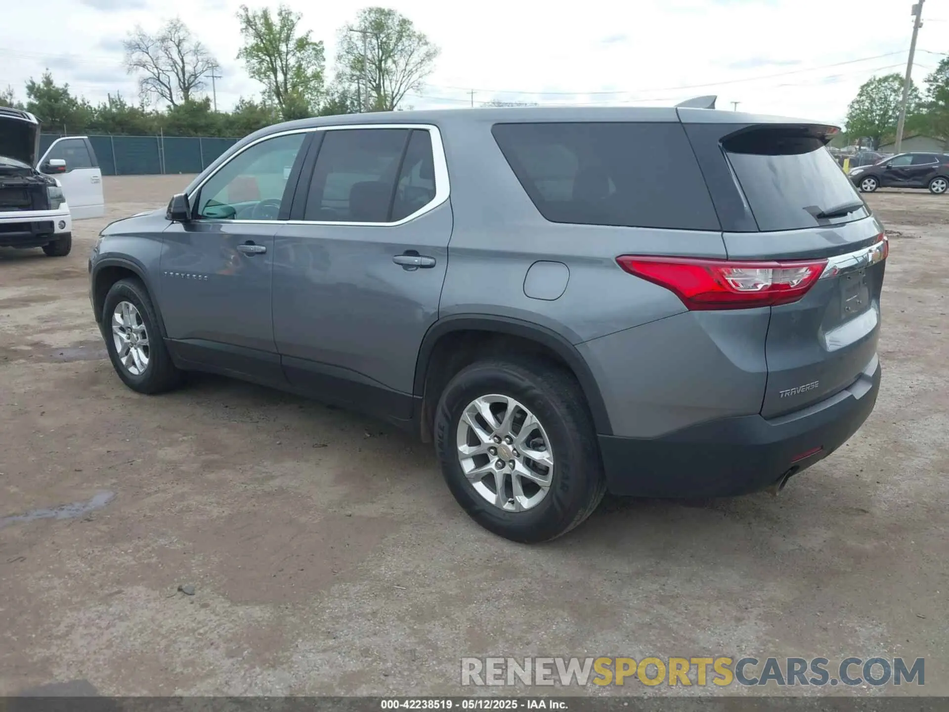 3 Photograph of a damaged car 1GNERFKW5KJ283936 CHEVROLET TRAVERSE 2019
