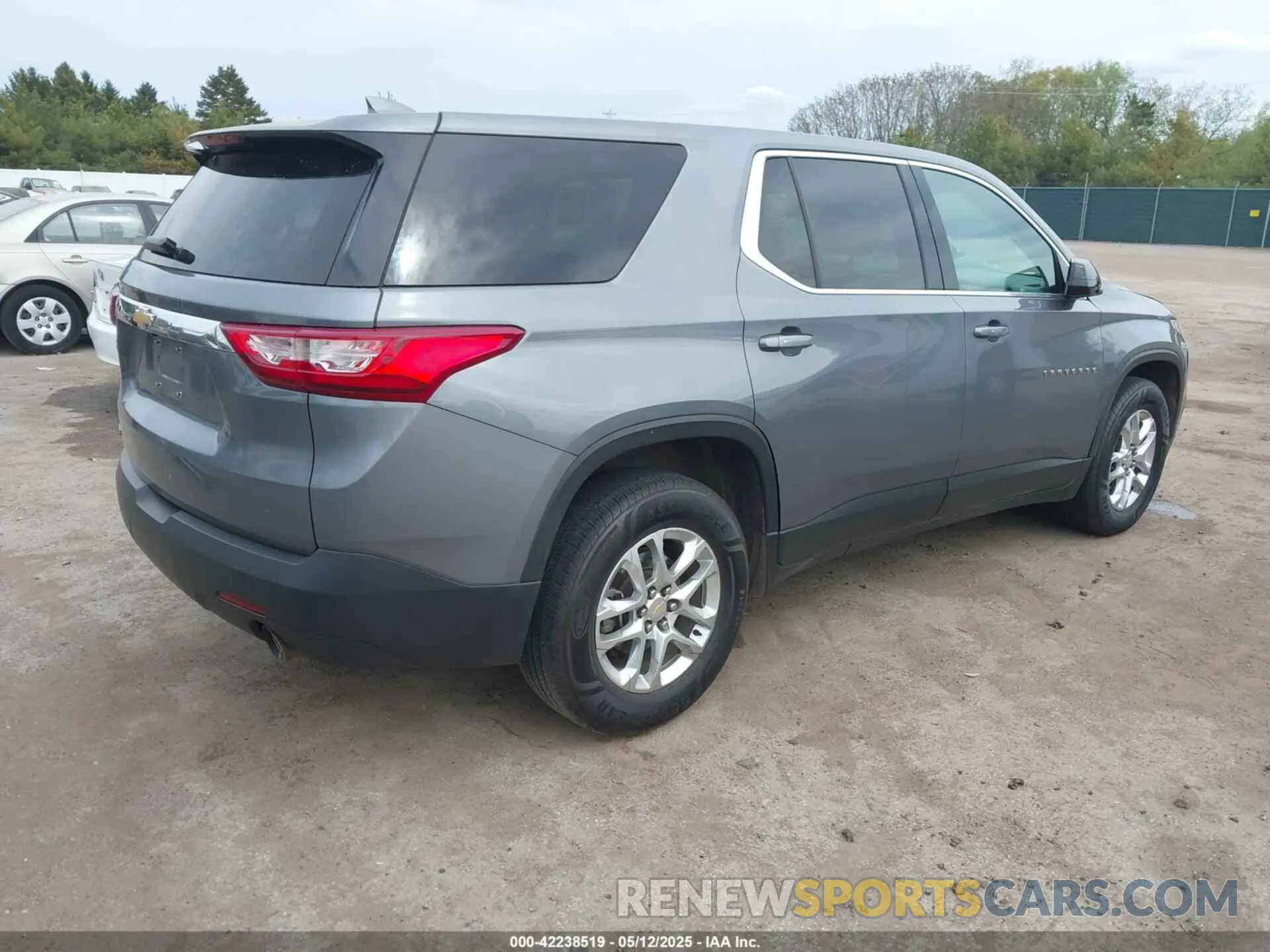 4 Photograph of a damaged car 1GNERFKW5KJ283936 CHEVROLET TRAVERSE 2019