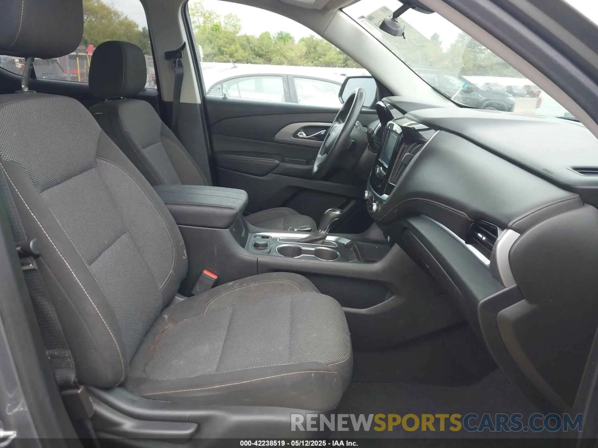 5 Photograph of a damaged car 1GNERFKW5KJ283936 CHEVROLET TRAVERSE 2019