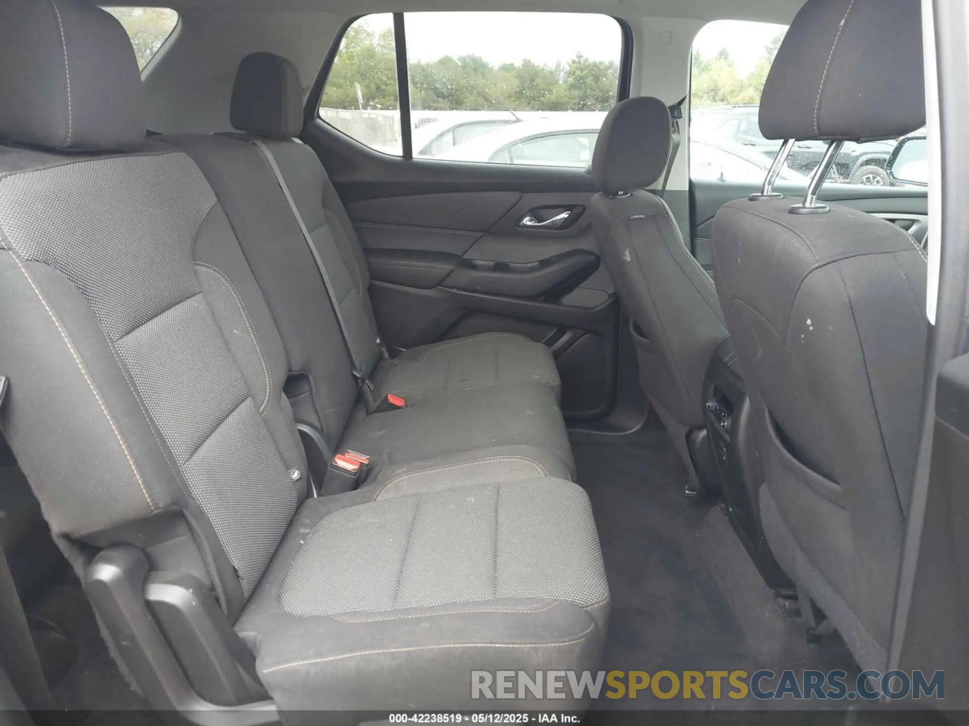 8 Photograph of a damaged car 1GNERFKW5KJ283936 CHEVROLET TRAVERSE 2019