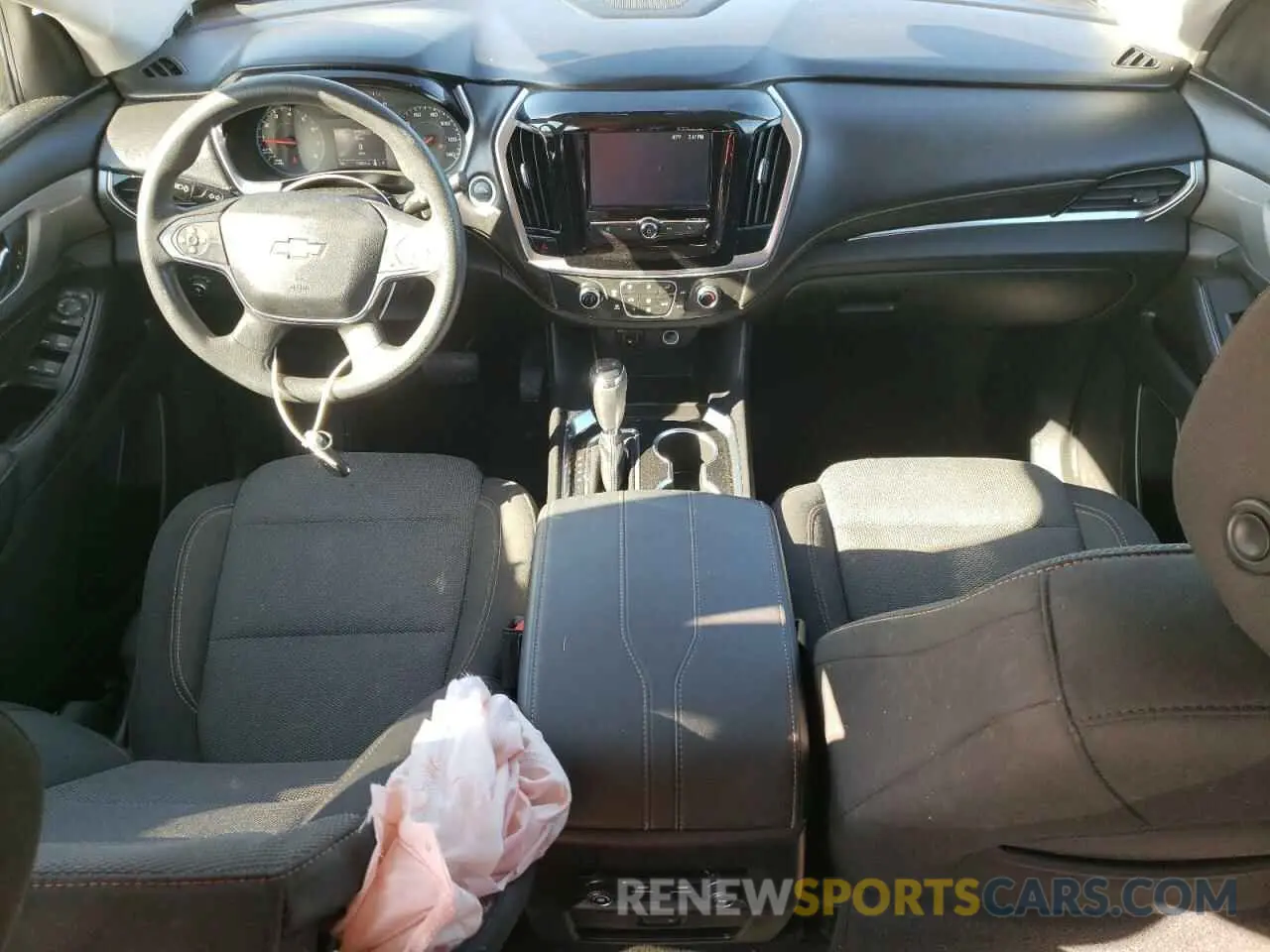 8 Photograph of a damaged car 1GNERFKW5KJ317552 CHEVROLET TRAVERSE 2019