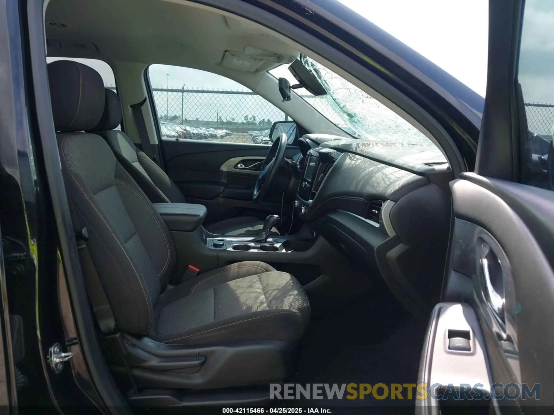 5 Photograph of a damaged car 1GNERFKW6KJ256728 CHEVROLET TRAVERSE 2019