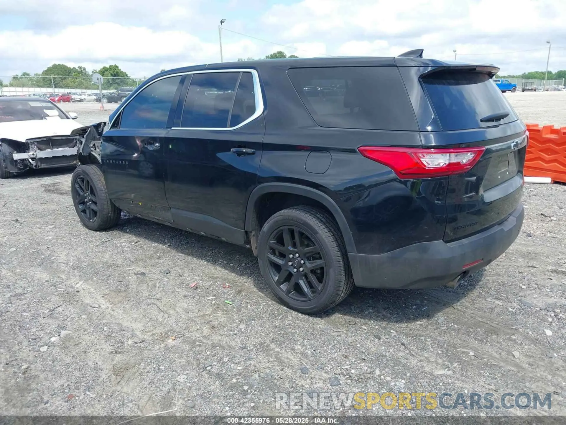 3 Photograph of a damaged car 1GNERFKW7KJ256625 CHEVROLET TRAVERSE 2019