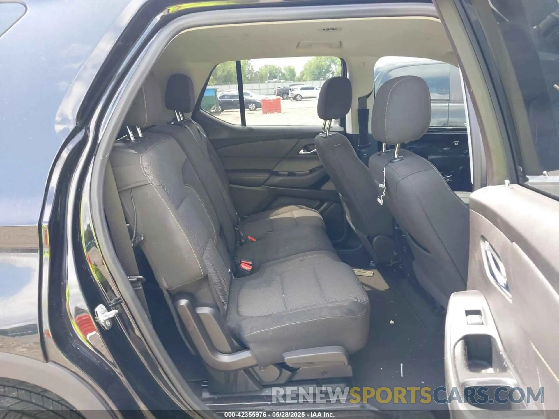 8 Photograph of a damaged car 1GNERFKW7KJ256625 CHEVROLET TRAVERSE 2019