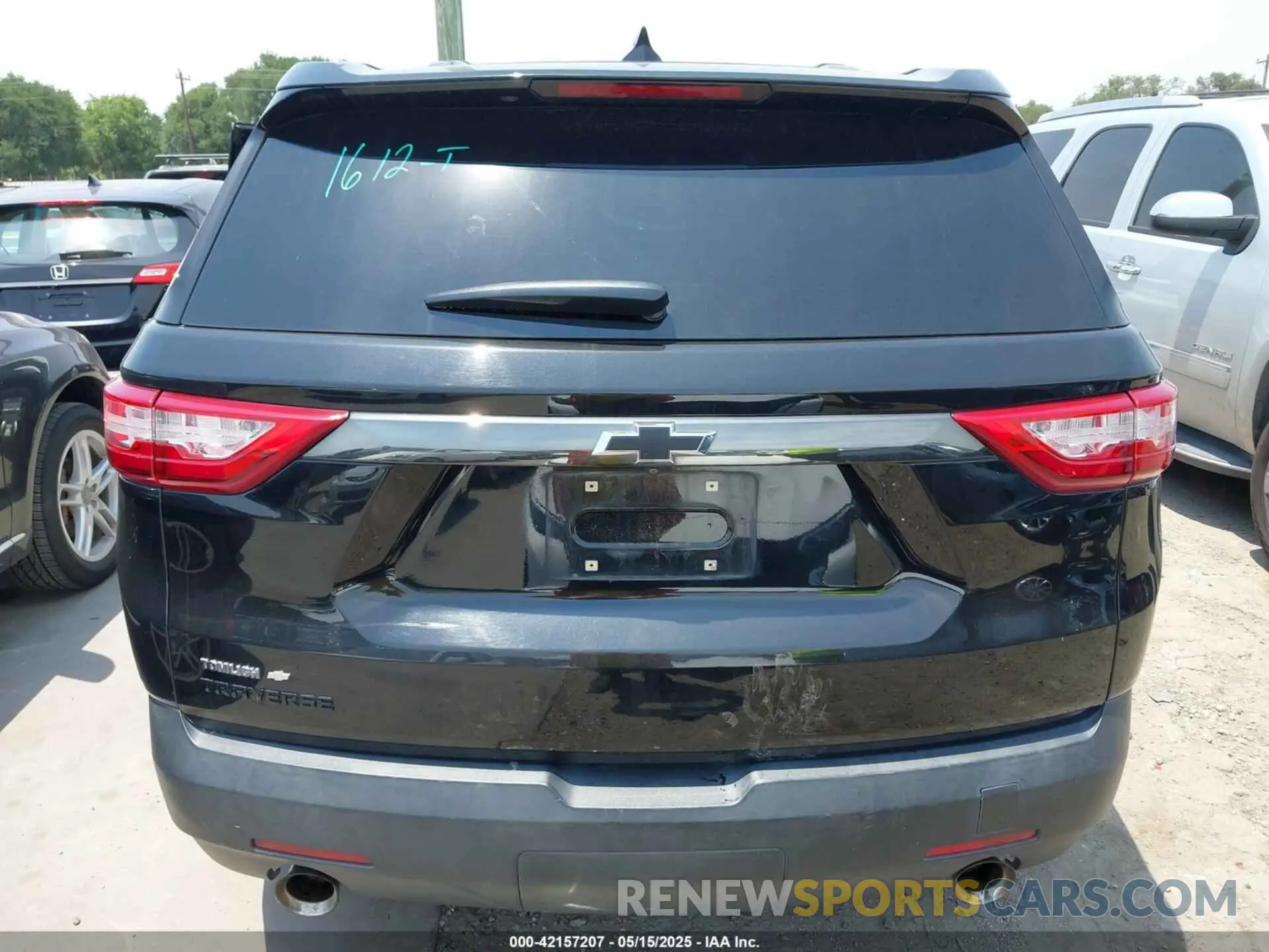 17 Photograph of a damaged car 1GNERFKW8KJ102229 CHEVROLET TRAVERSE 2019