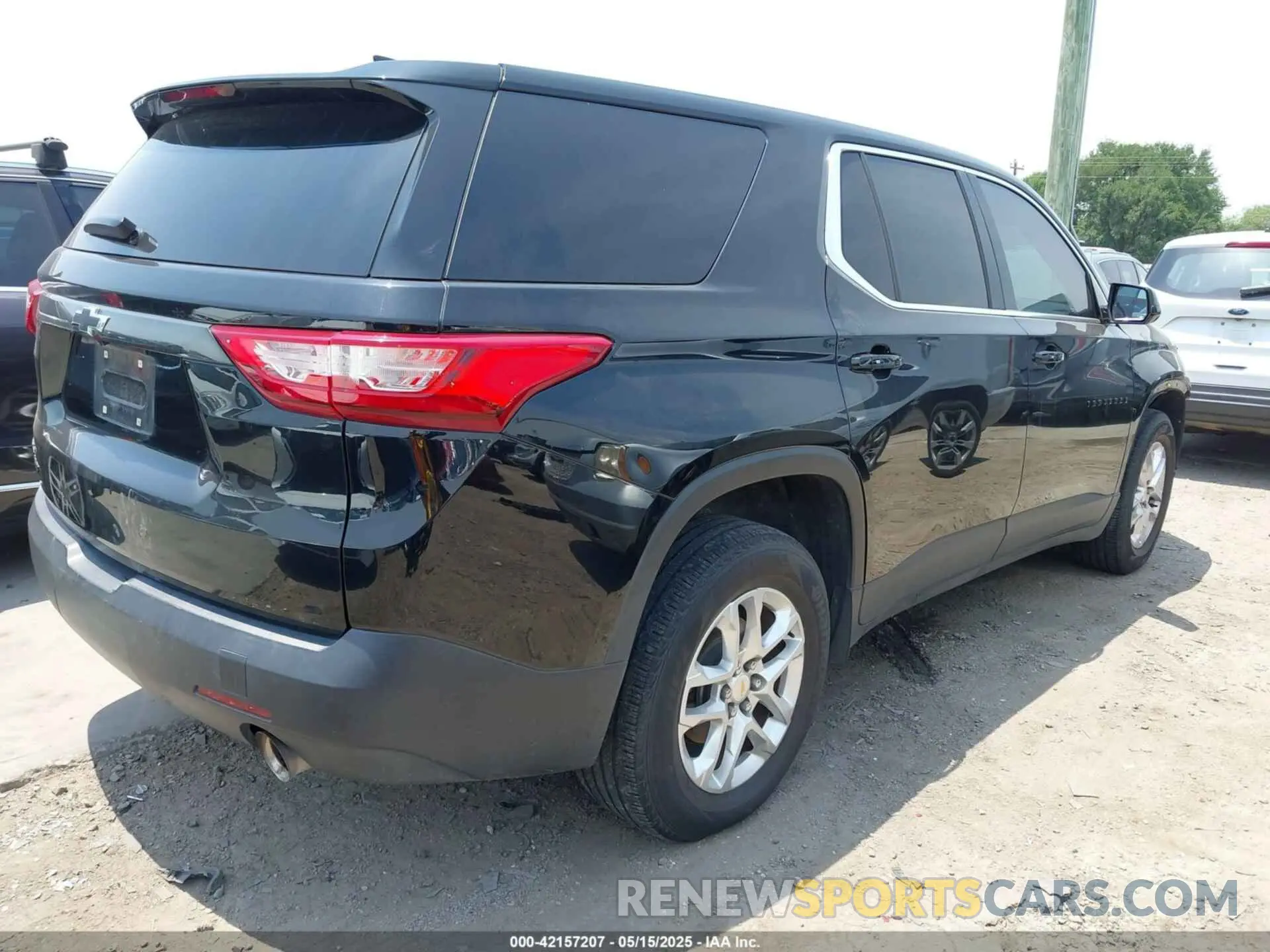 4 Photograph of a damaged car 1GNERFKW8KJ102229 CHEVROLET TRAVERSE 2019