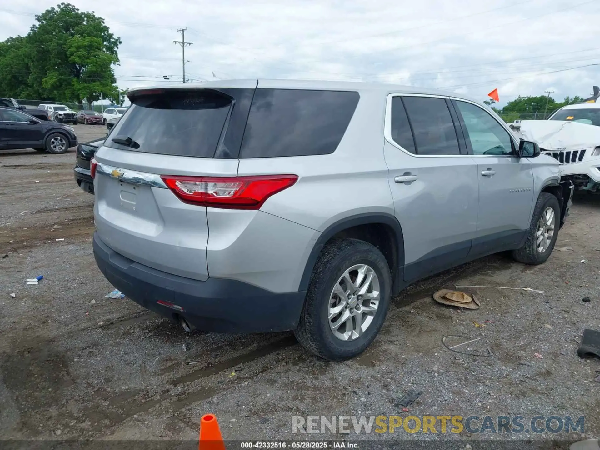 4 Photograph of a damaged car 1GNERFKW8KJ160051 CHEVROLET TRAVERSE 2019