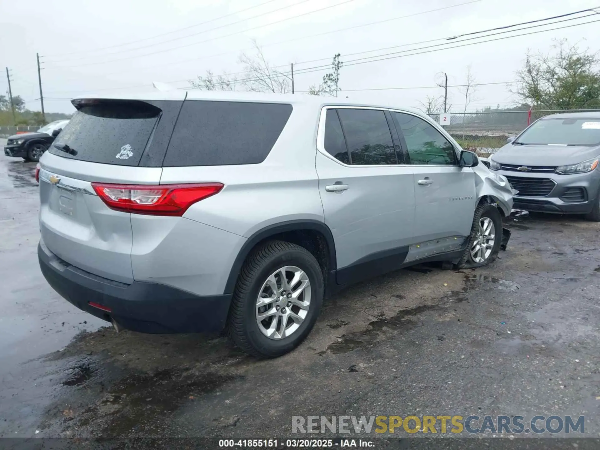 4 Photograph of a damaged car 1GNERFKW8KJ287107 CHEVROLET TRAVERSE 2019
