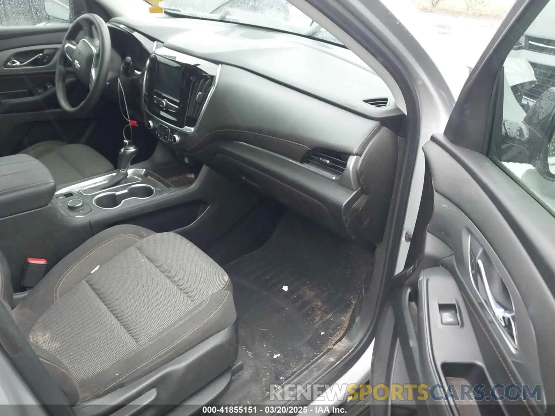 5 Photograph of a damaged car 1GNERFKW8KJ287107 CHEVROLET TRAVERSE 2019