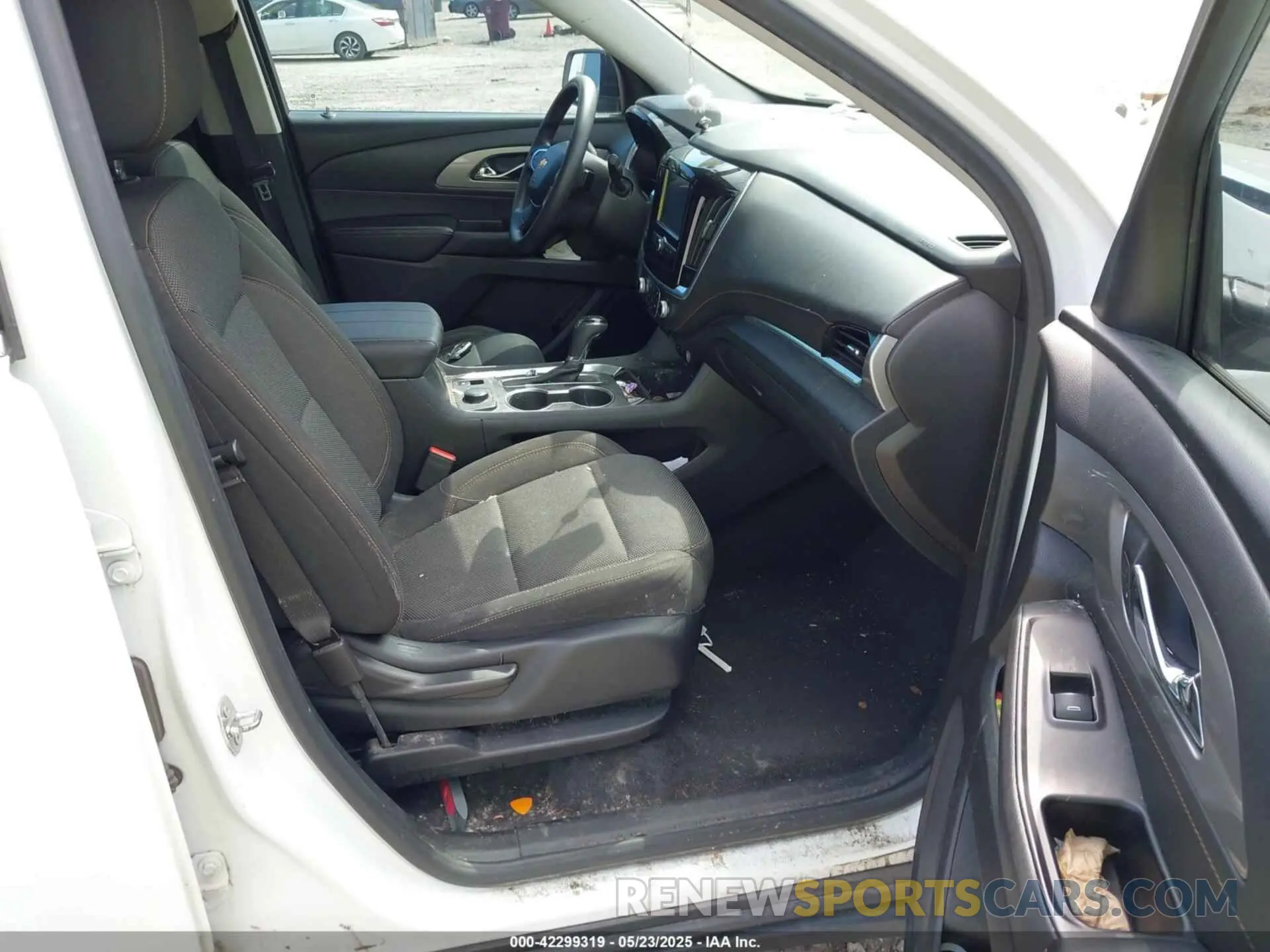 5 Photograph of a damaged car 1GNERFKW8KJ321367 CHEVROLET TRAVERSE 2019