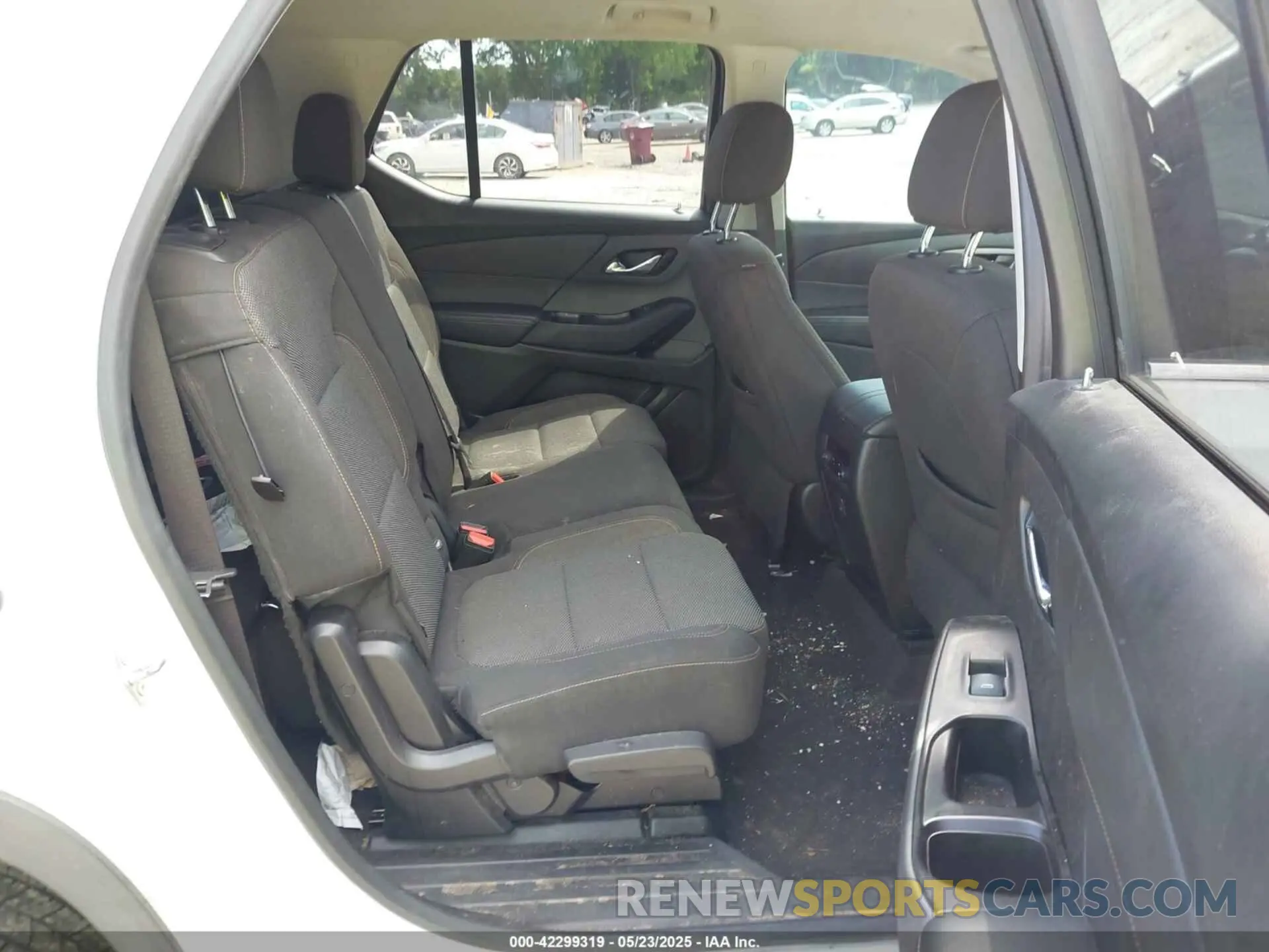 8 Photograph of a damaged car 1GNERFKW8KJ321367 CHEVROLET TRAVERSE 2019