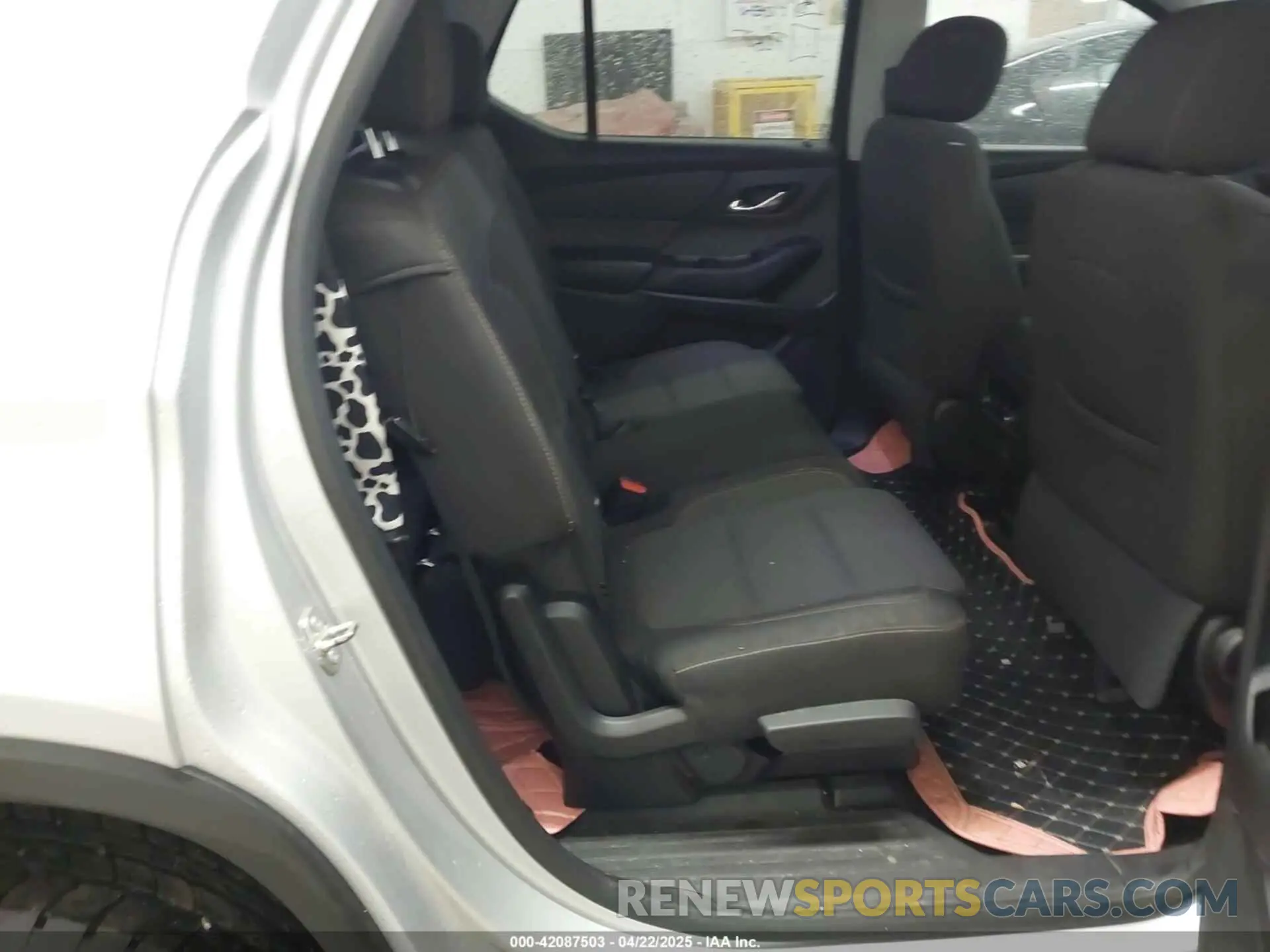 8 Photograph of a damaged car 1GNERFKW9KJ147728 CHEVROLET TRAVERSE 2019