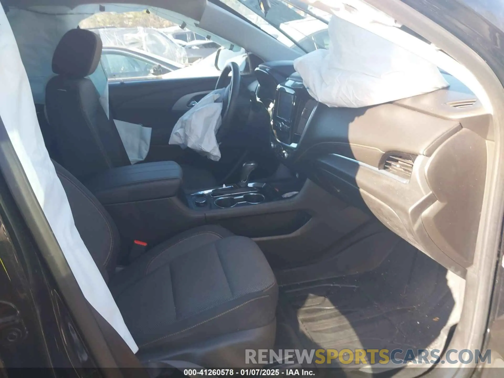 5 Photograph of a damaged car 1GNERFKW9KJ252186 CHEVROLET TRAVERSE 2019
