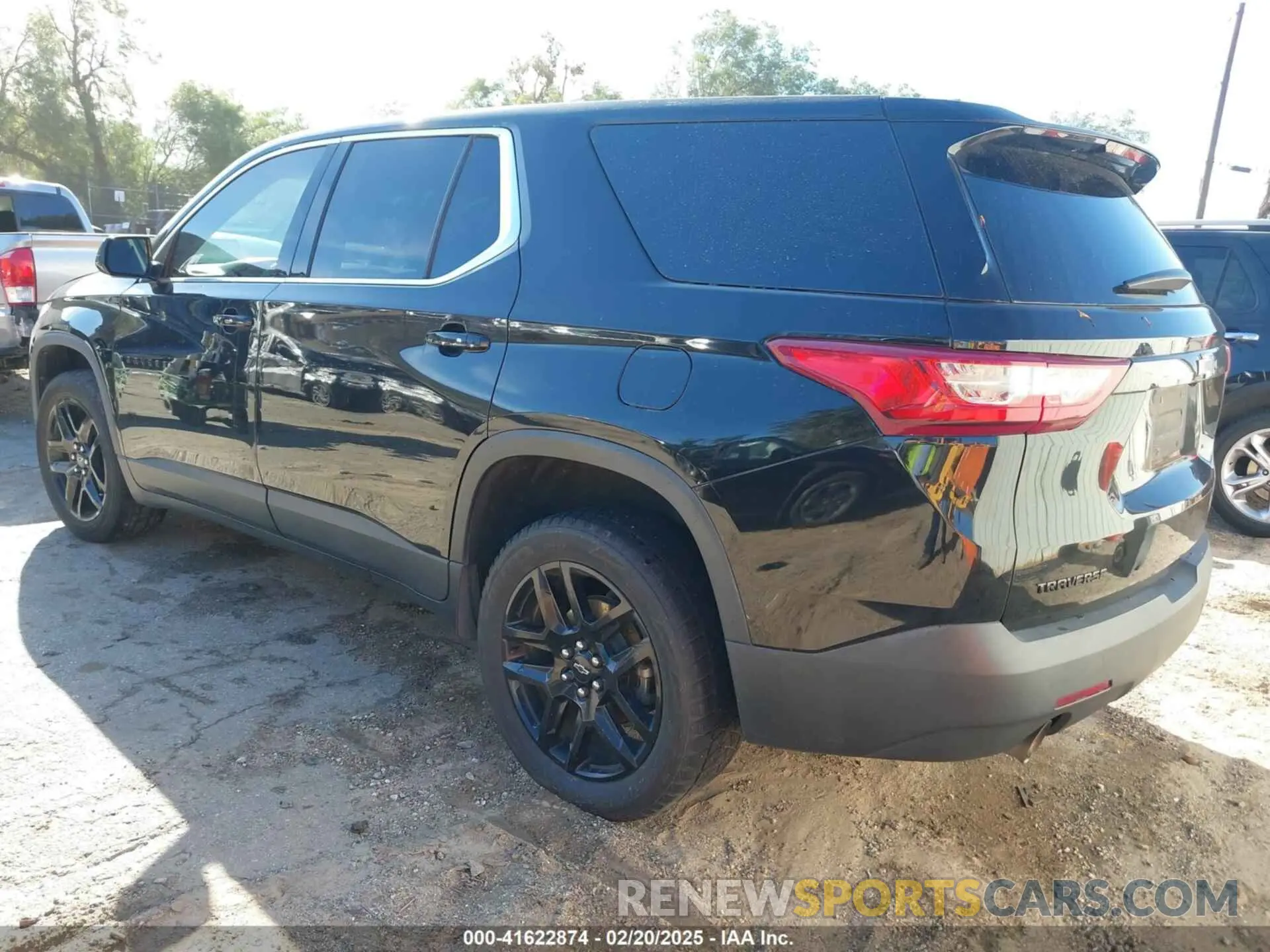 3 Photograph of a damaged car 1GNERFKW9KJ267433 CHEVROLET TRAVERSE 2019