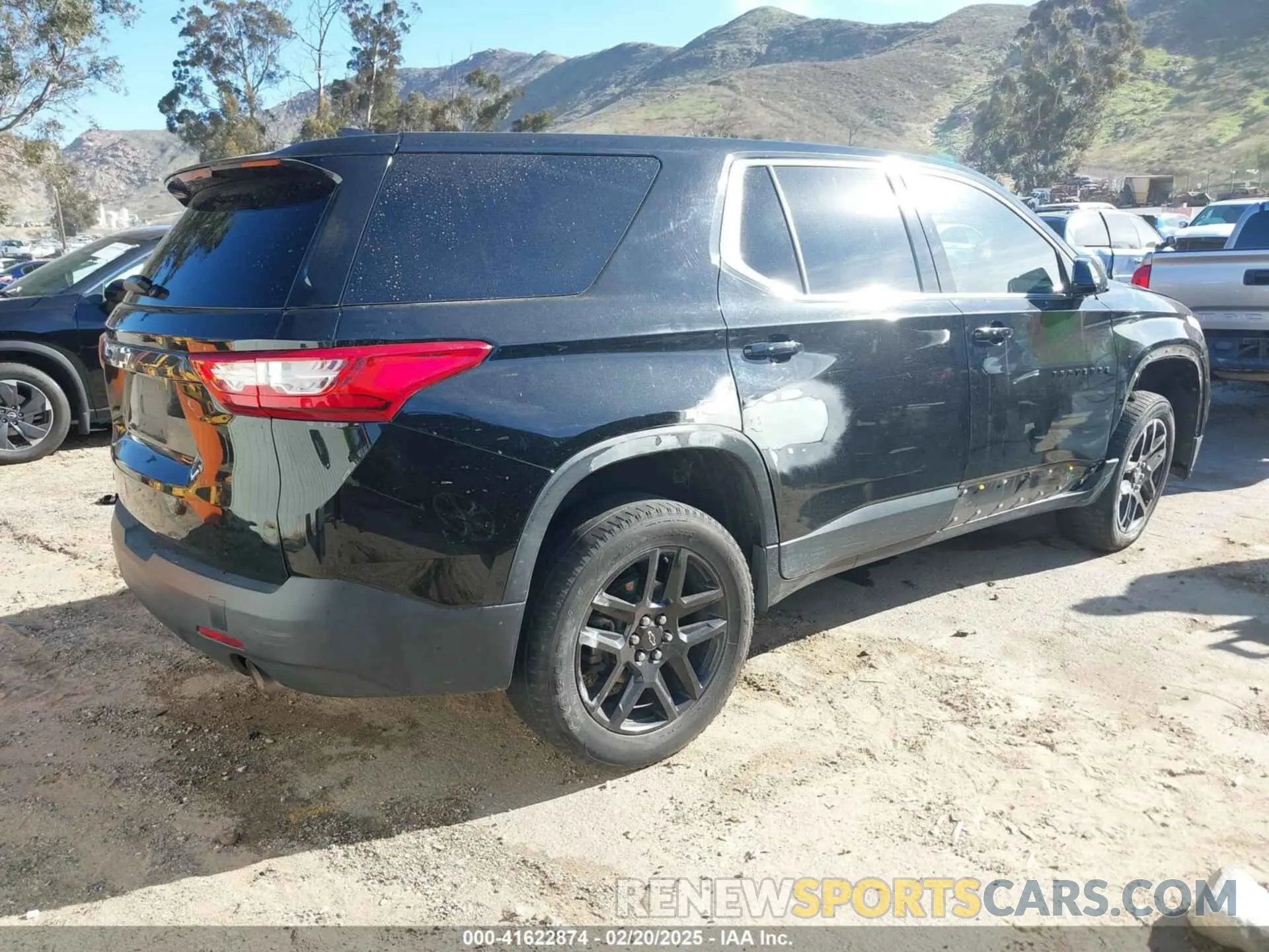 4 Photograph of a damaged car 1GNERFKW9KJ267433 CHEVROLET TRAVERSE 2019