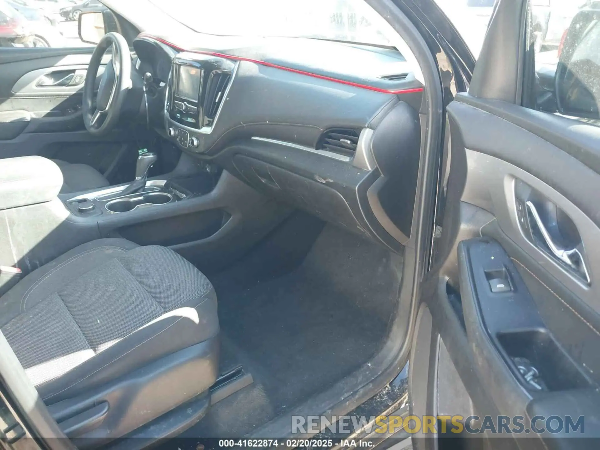 5 Photograph of a damaged car 1GNERFKW9KJ267433 CHEVROLET TRAVERSE 2019