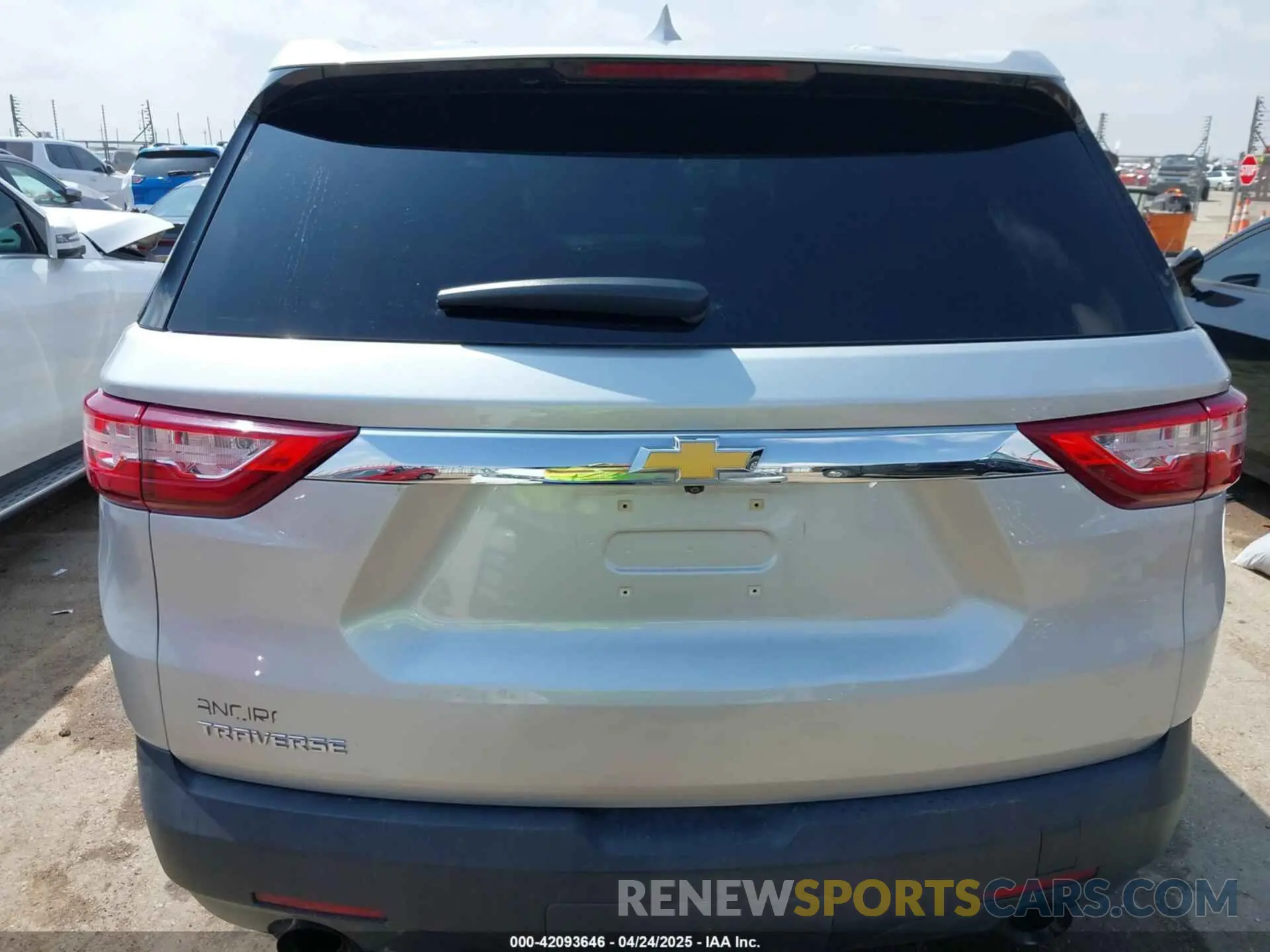 16 Photograph of a damaged car 1GNERFKW9KJ282188 CHEVROLET TRAVERSE 2019