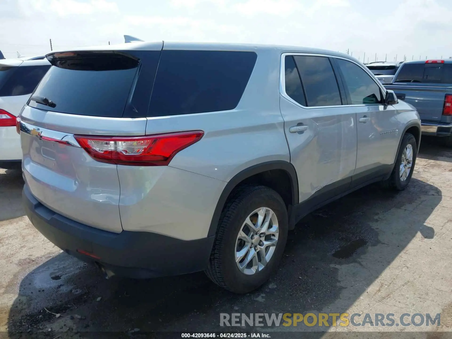 4 Photograph of a damaged car 1GNERFKW9KJ282188 CHEVROLET TRAVERSE 2019