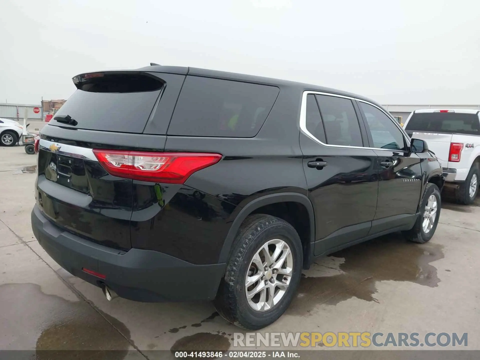 4 Photograph of a damaged car 1GNERFKWXKJ148614 CHEVROLET TRAVERSE 2019