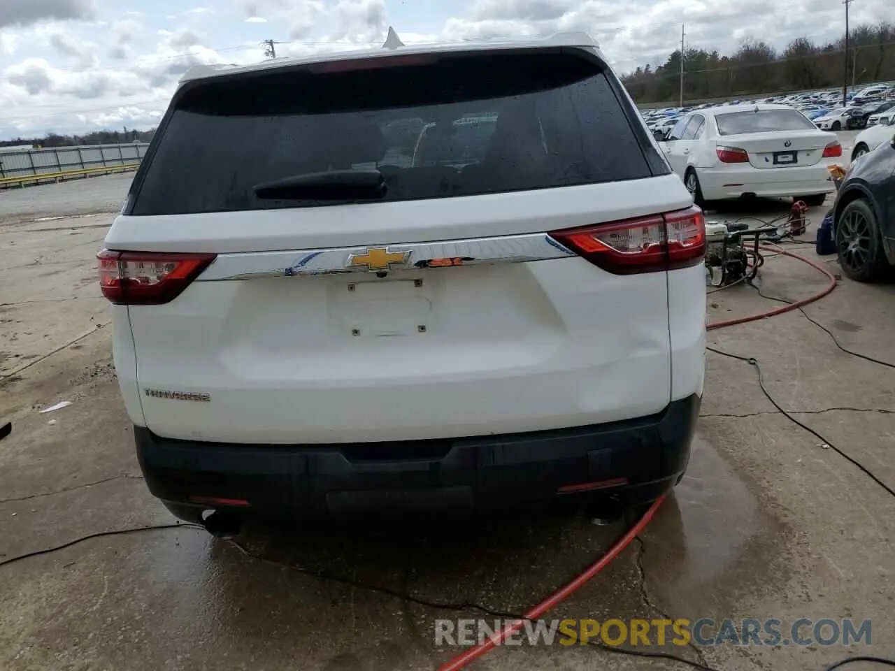 6 Photograph of a damaged car 1GNERFKWXKJ152100 CHEVROLET TRAVERSE 2019