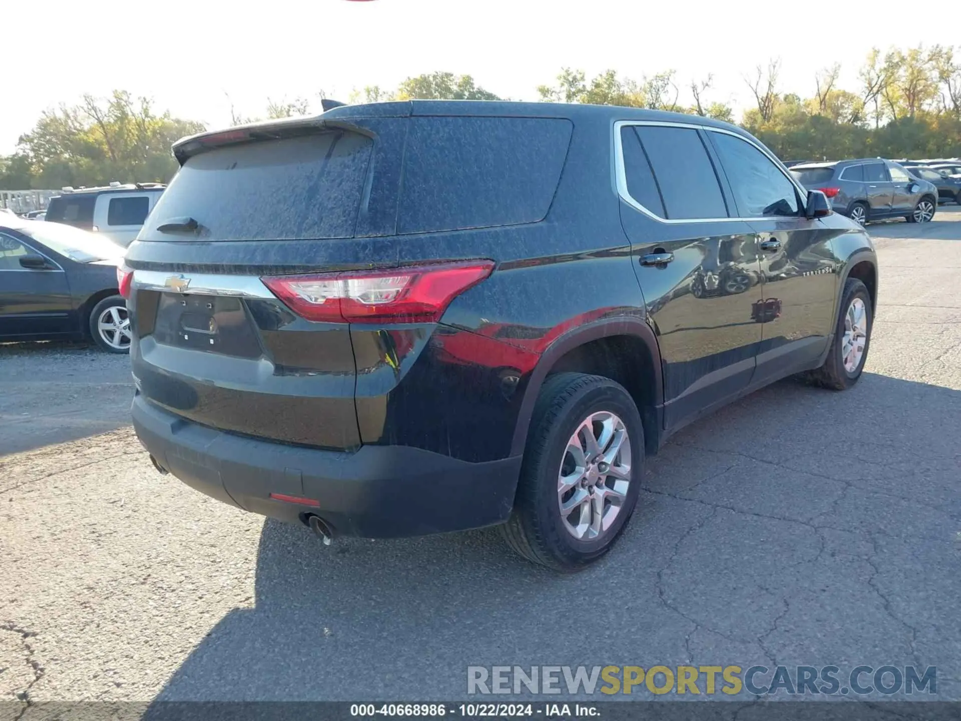 4 Photograph of a damaged car 1GNERFKWXKJ198719 CHEVROLET TRAVERSE 2019