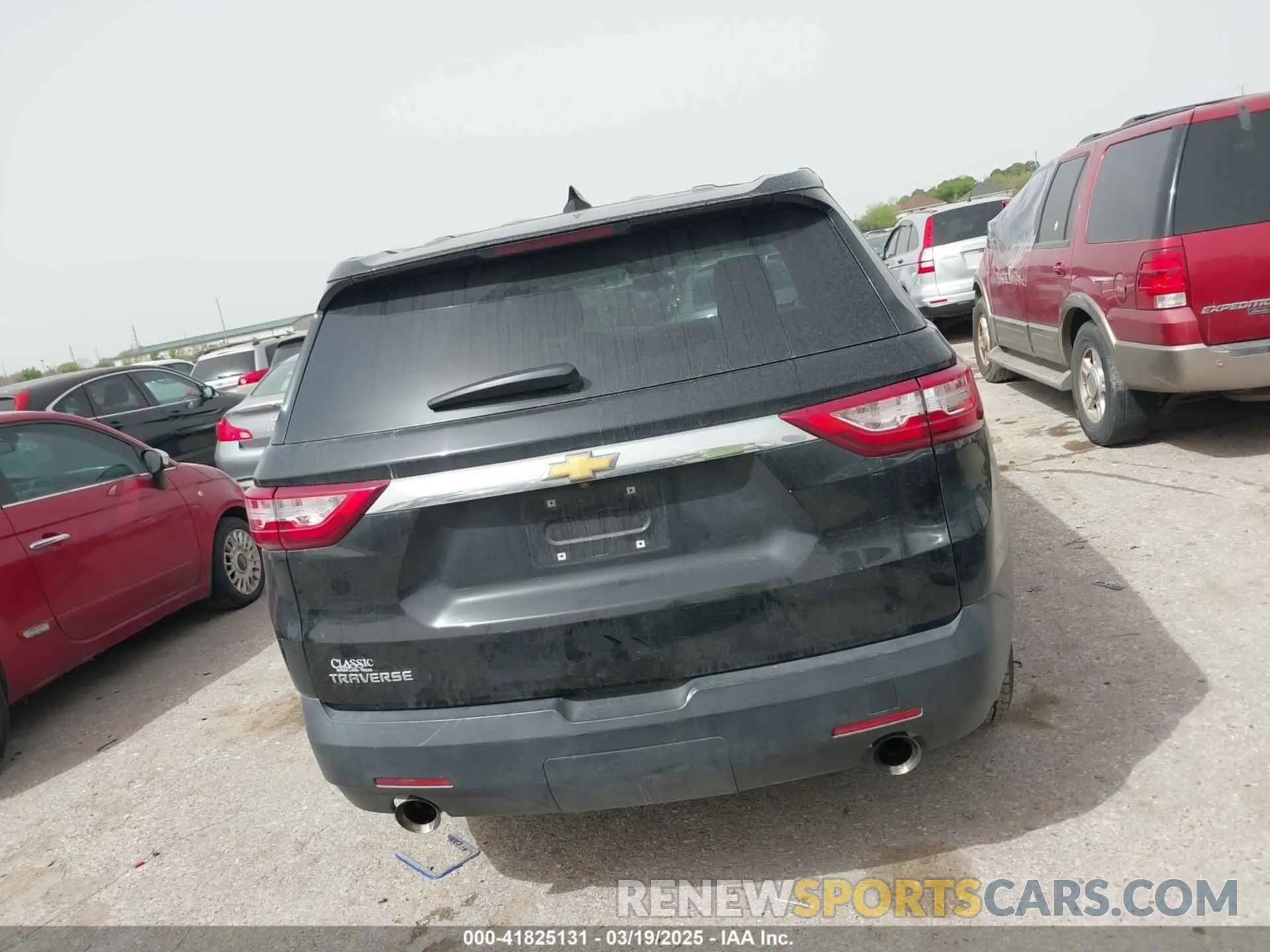 17 Photograph of a damaged car 1GNERFKWXKJ202638 CHEVROLET TRAVERSE 2019