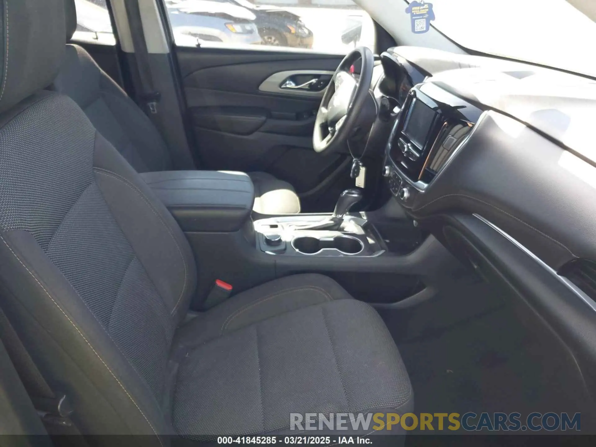 5 Photograph of a damaged car 1GNERFKWXKJ286587 CHEVROLET TRAVERSE 2019