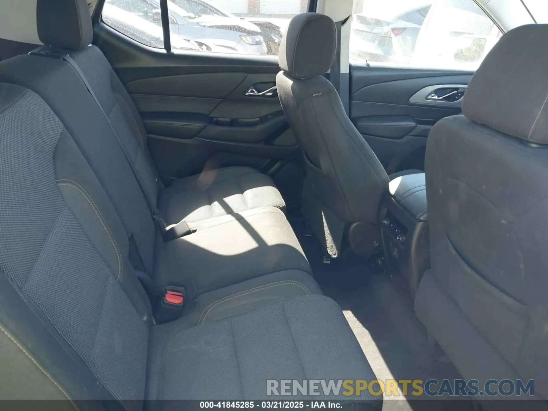 8 Photograph of a damaged car 1GNERFKWXKJ286587 CHEVROLET TRAVERSE 2019