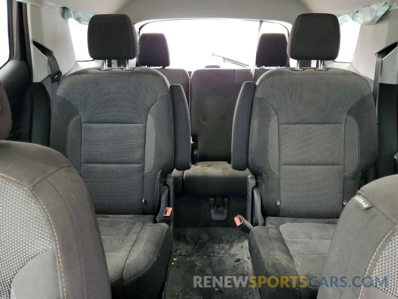 10 Photograph of a damaged car 1GNERGKW0KJ104983 CHEVROLET TRAVERSE 2019