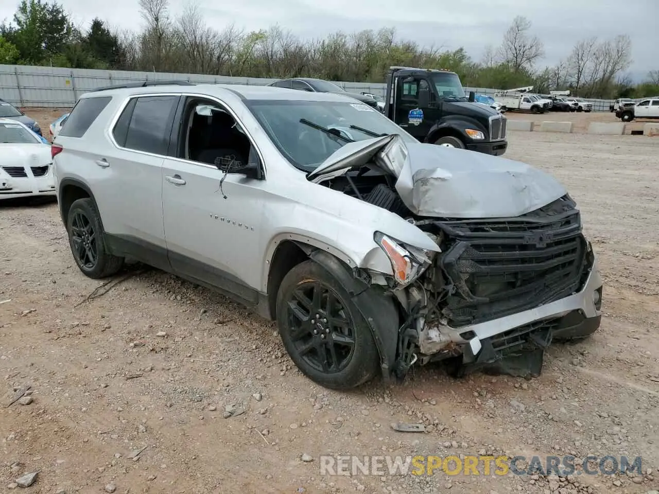 4 Photograph of a damaged car 1GNERGKW0KJ104983 CHEVROLET TRAVERSE 2019