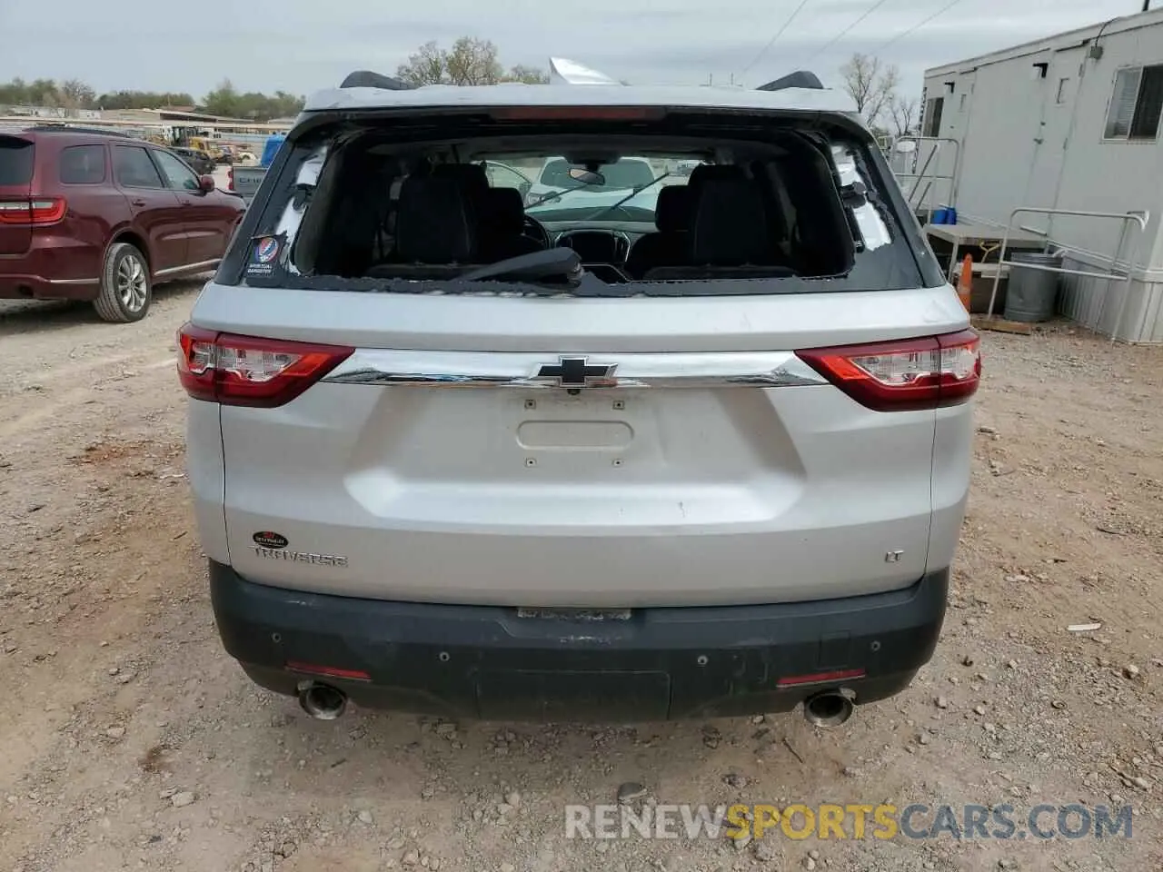 6 Photograph of a damaged car 1GNERGKW0KJ104983 CHEVROLET TRAVERSE 2019