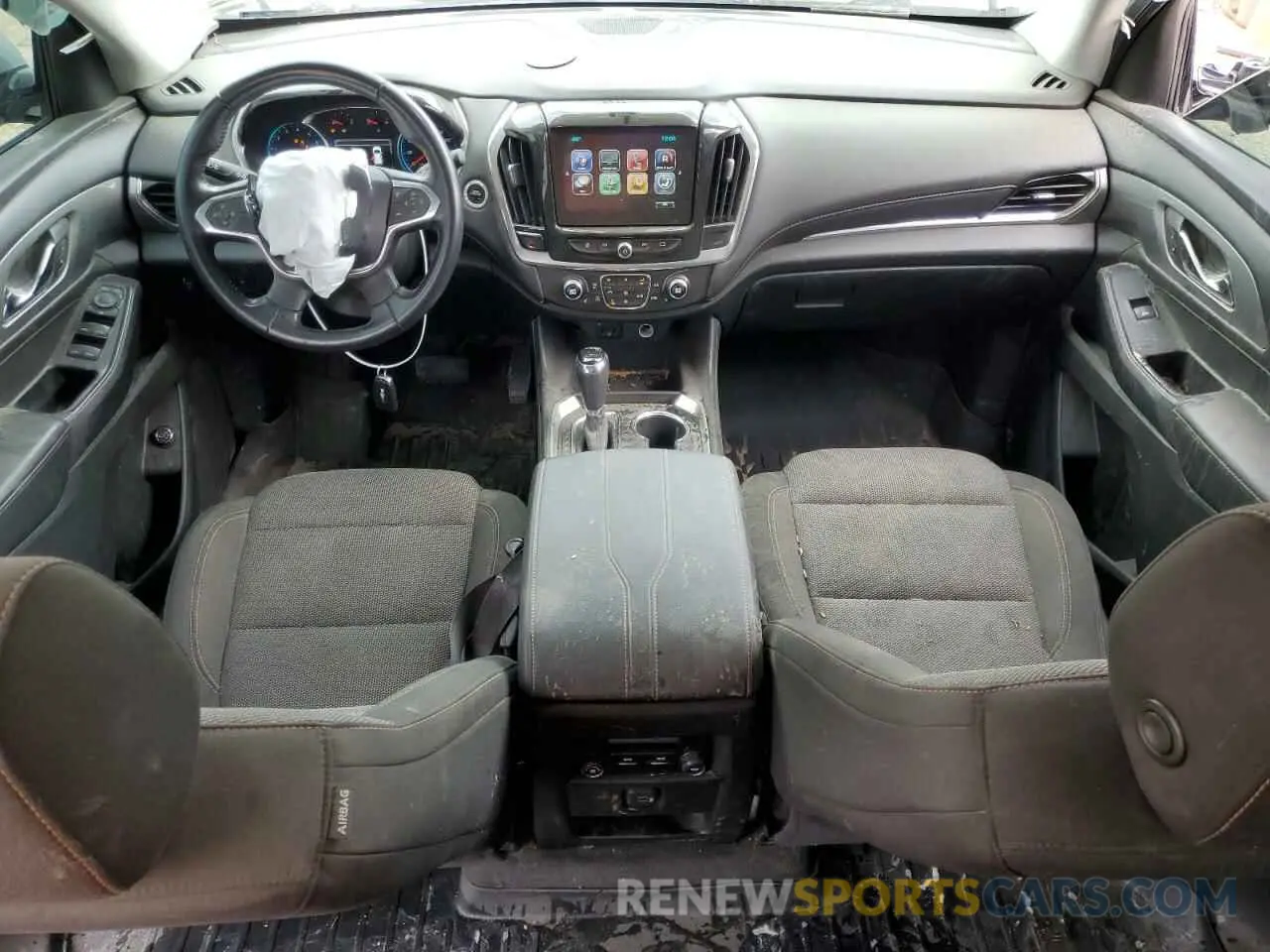 8 Photograph of a damaged car 1GNERGKW0KJ104983 CHEVROLET TRAVERSE 2019