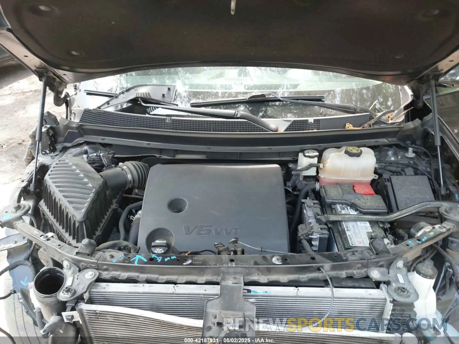 10 Photograph of a damaged car 1GNERGKW0KJ179635 CHEVROLET TRAVERSE 2019