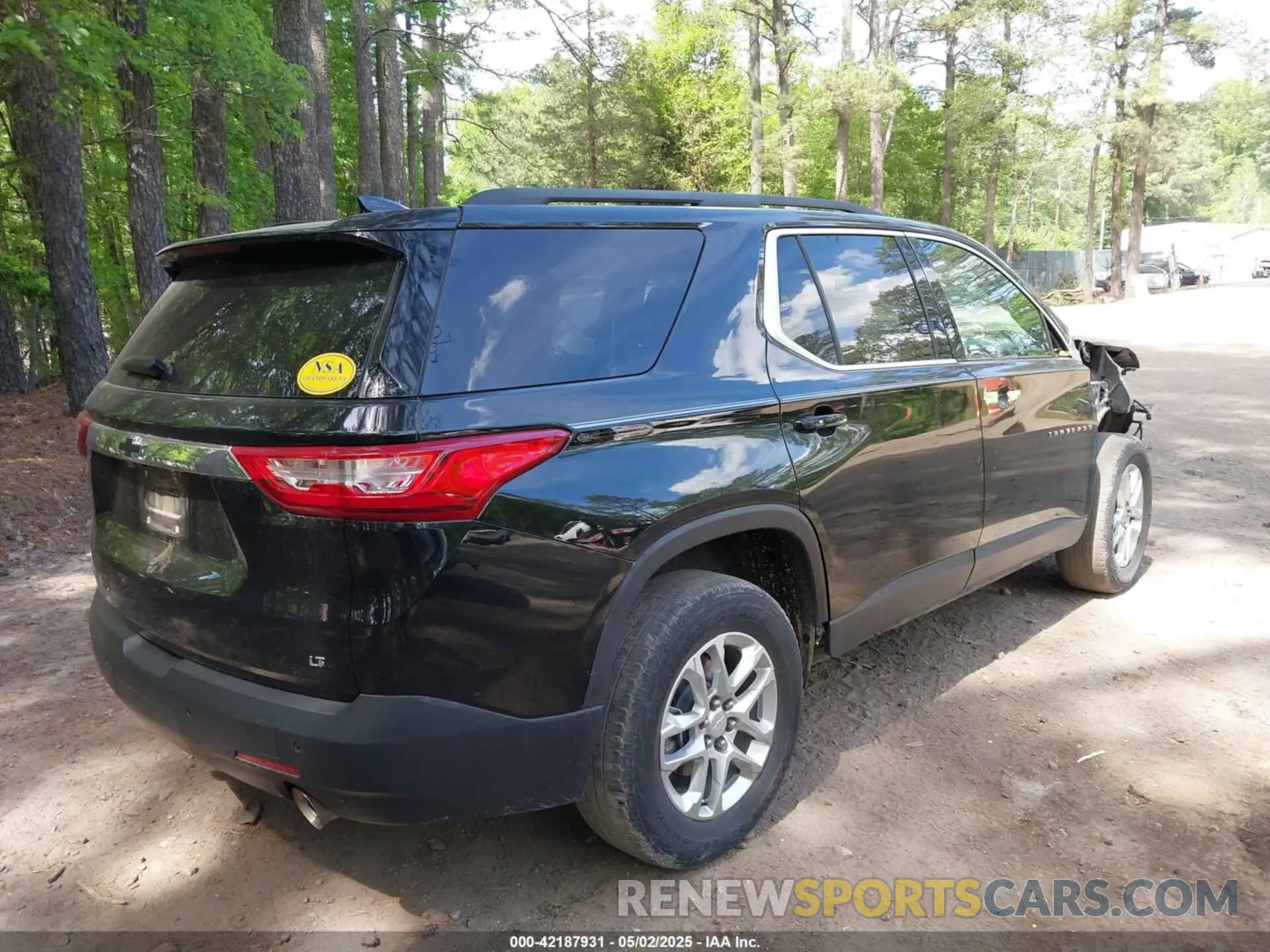 4 Photograph of a damaged car 1GNERGKW0KJ179635 CHEVROLET TRAVERSE 2019