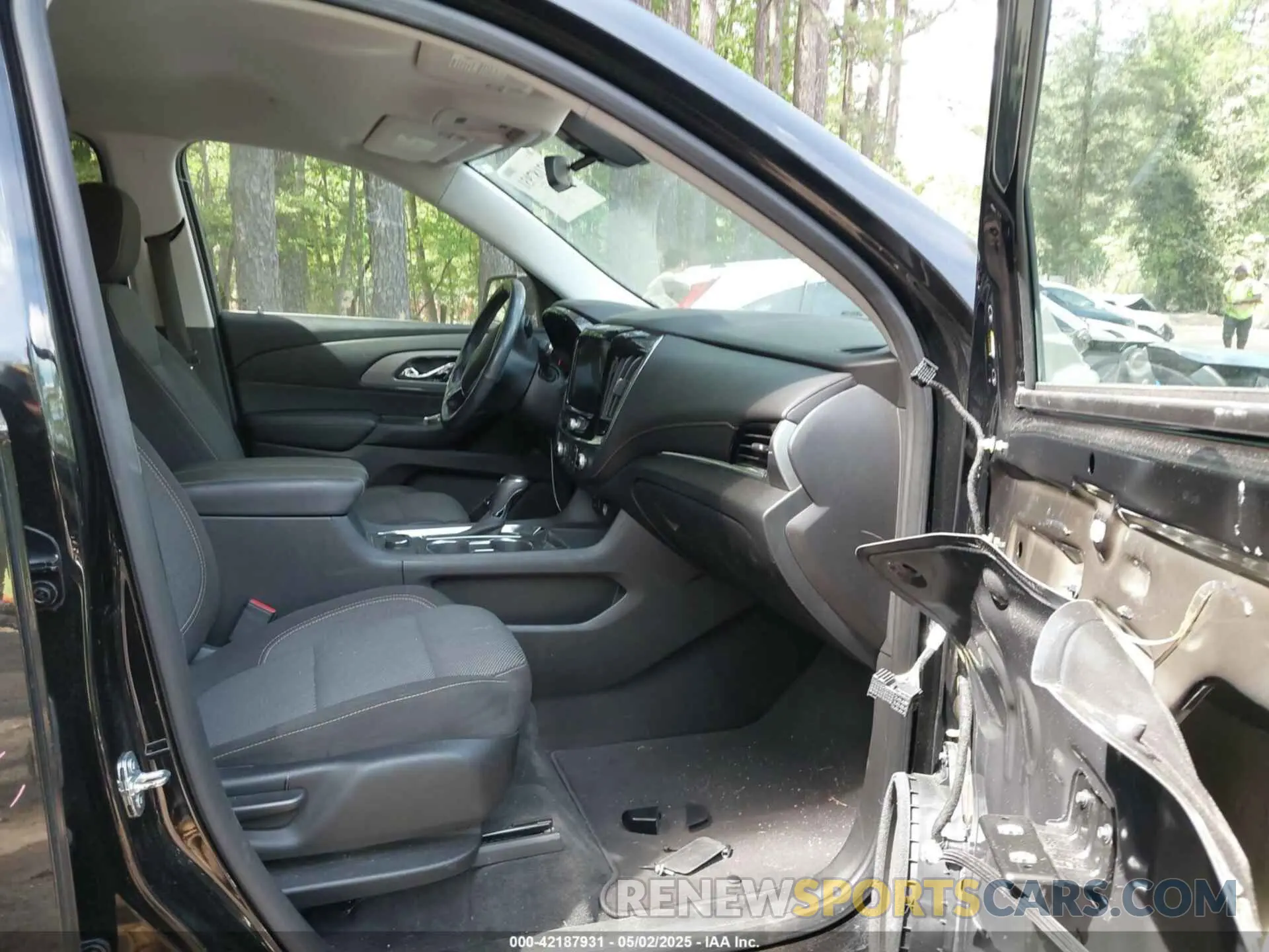 5 Photograph of a damaged car 1GNERGKW0KJ179635 CHEVROLET TRAVERSE 2019