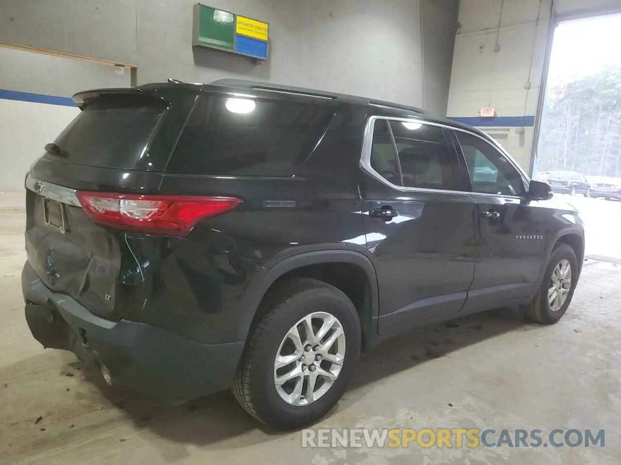3 Photograph of a damaged car 1GNERGKW0KJ207112 CHEVROLET TRAVERSE 2019