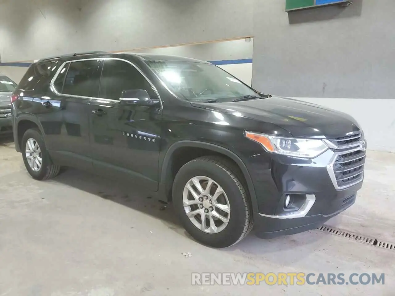 4 Photograph of a damaged car 1GNERGKW0KJ207112 CHEVROLET TRAVERSE 2019