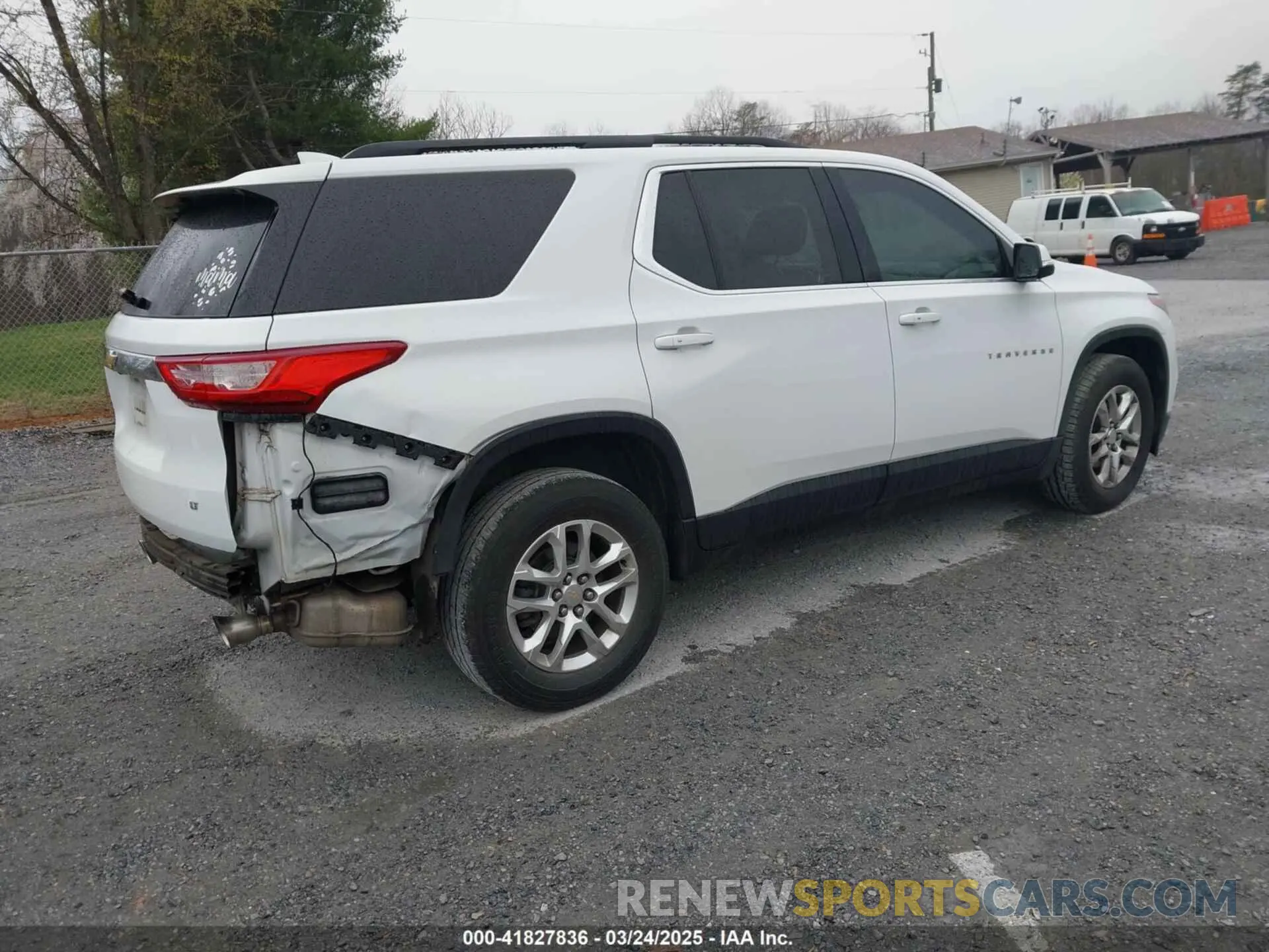 4 Photograph of a damaged car 1GNERGKW0KJ221320 CHEVROLET TRAVERSE 2019