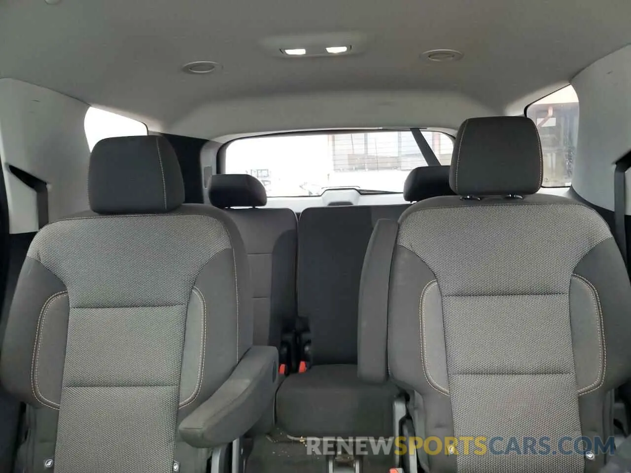 10 Photograph of a damaged car 1GNERGKW0KJ277662 CHEVROLET TRAVERSE 2019