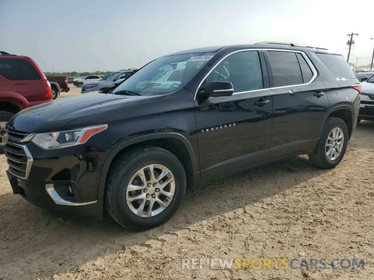 1 Photograph of a damaged car 1GNERGKW0KJ318243 CHEVROLET TRAVERSE 2019